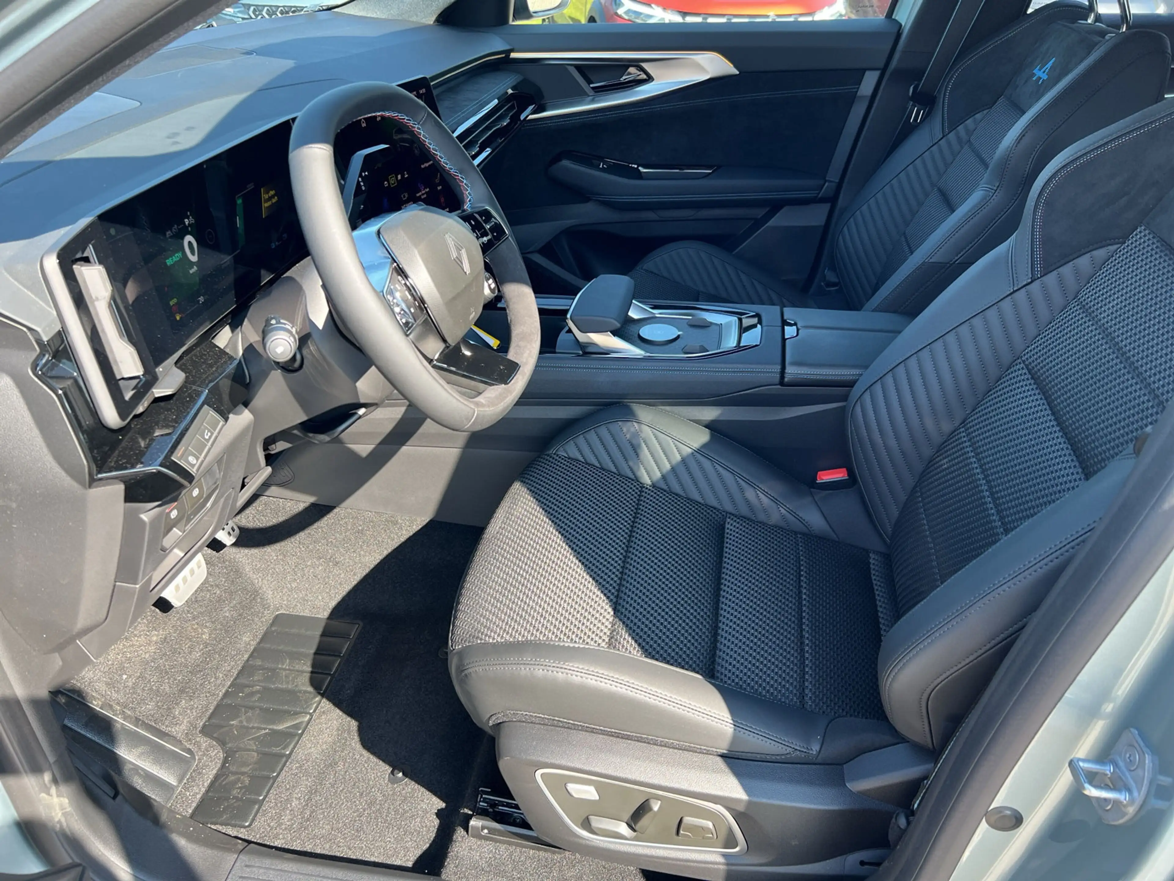 Renault Espace E-TECH 200 Full Hybrid Esprit Alpine 5-S+SHZ+360° — photo 5