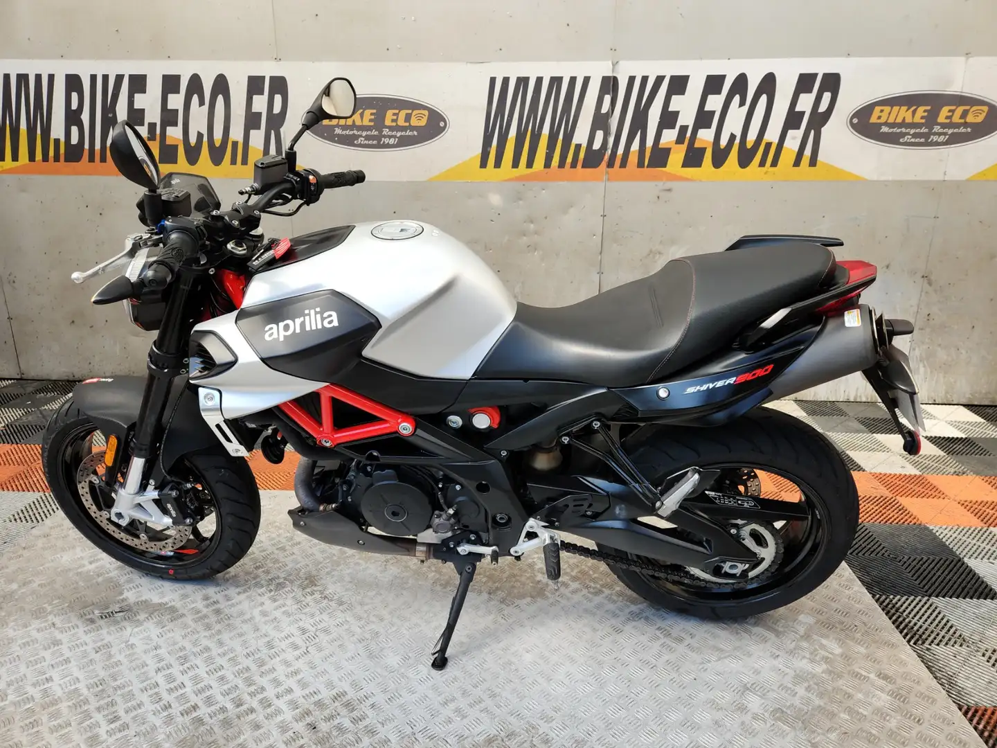 Aprilia Shiver 900 Gris - 2