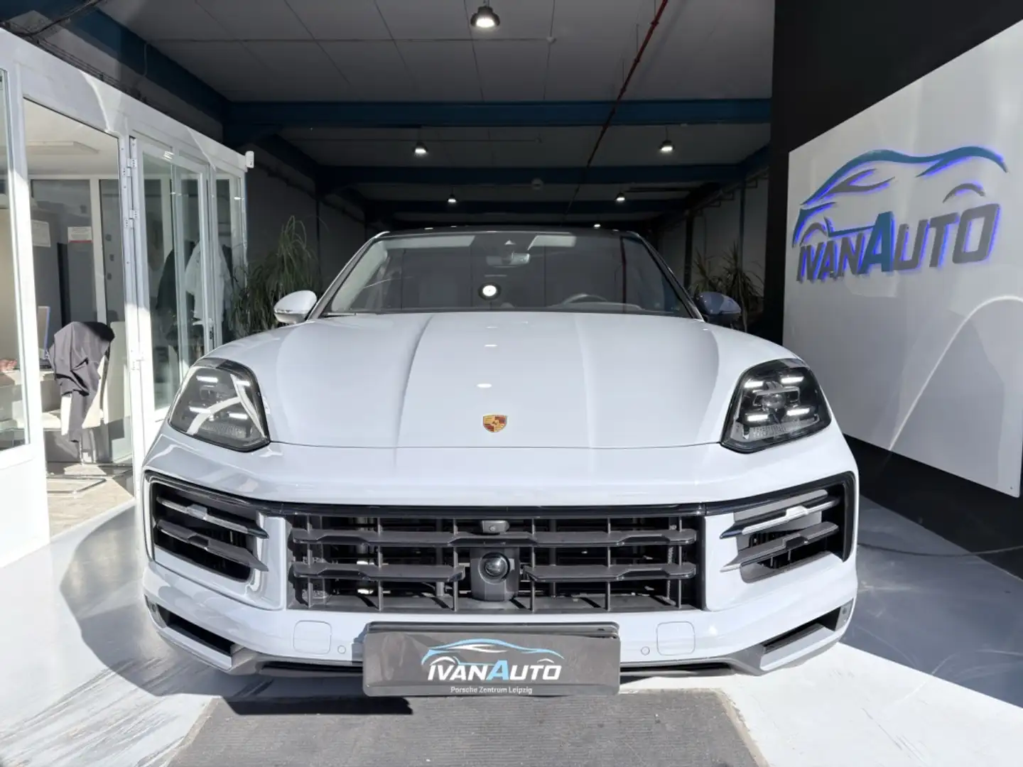 Porsche Cayenne Coupé E-Hybrid Aut. Grijs - 2