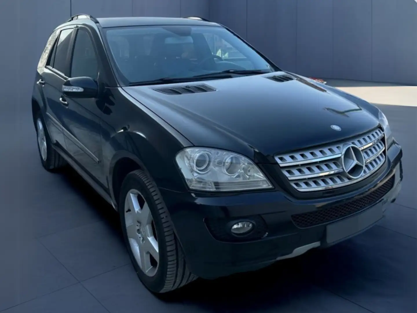 Mercedes-Benz ML 350 4 MATIC Чёрный - 1