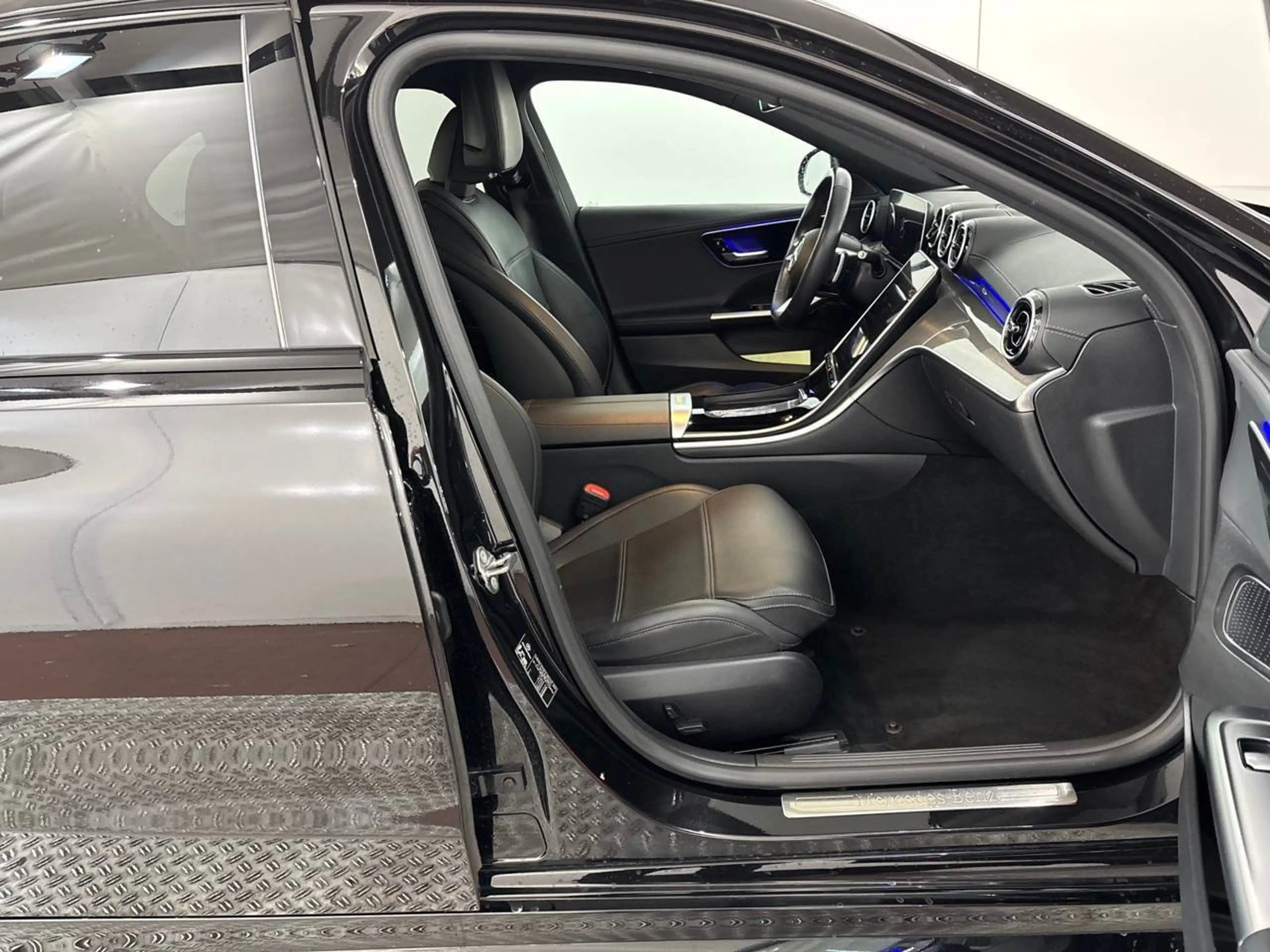 Mercedes-Benz C 220 d / 250 AMG Line SpoSi StHz BLIS Key LED — photo 10