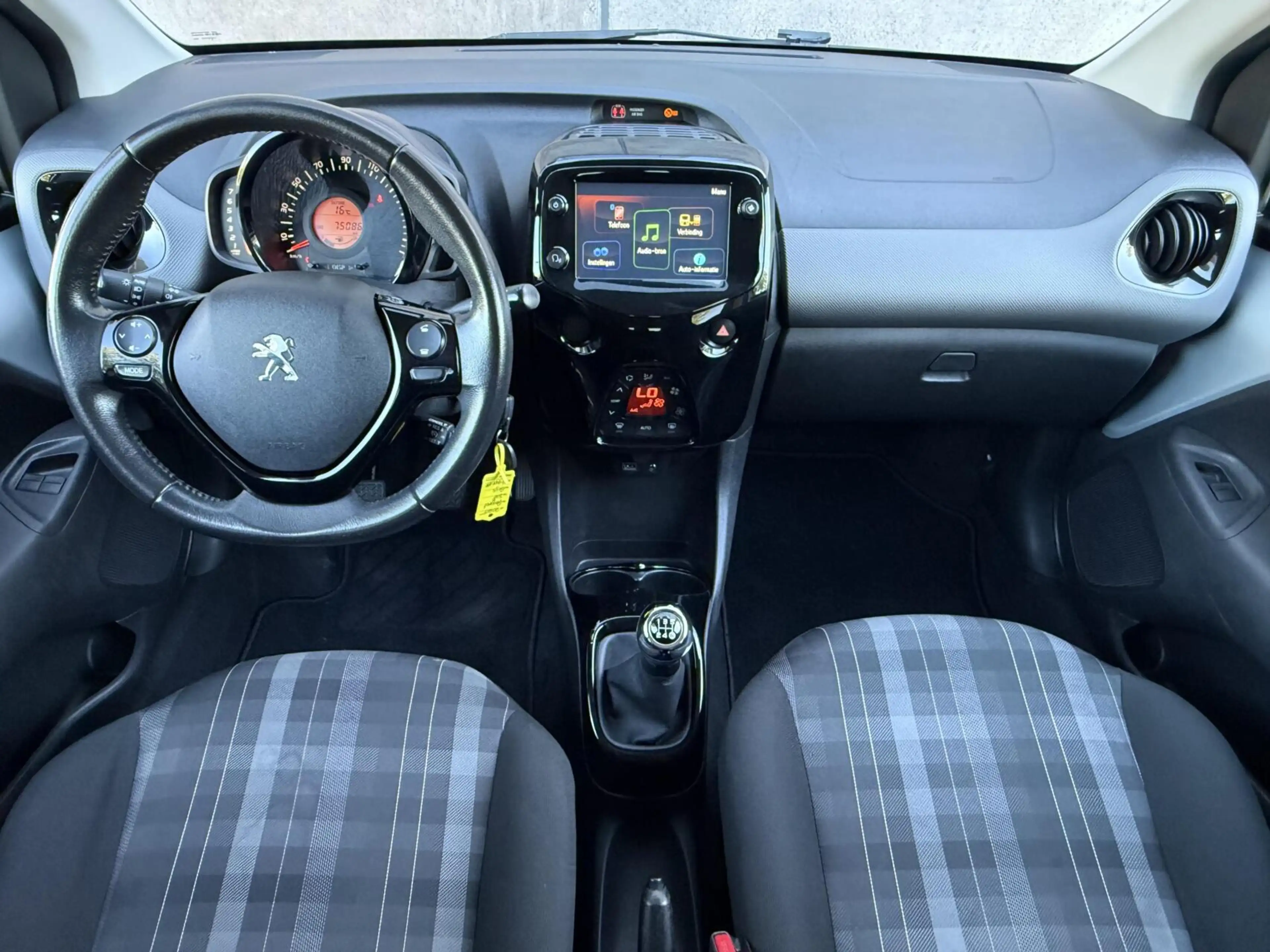 Peugeot 108 1.0 e-VTi Allure | CarPlay | Camera | Climate cont — photo 5