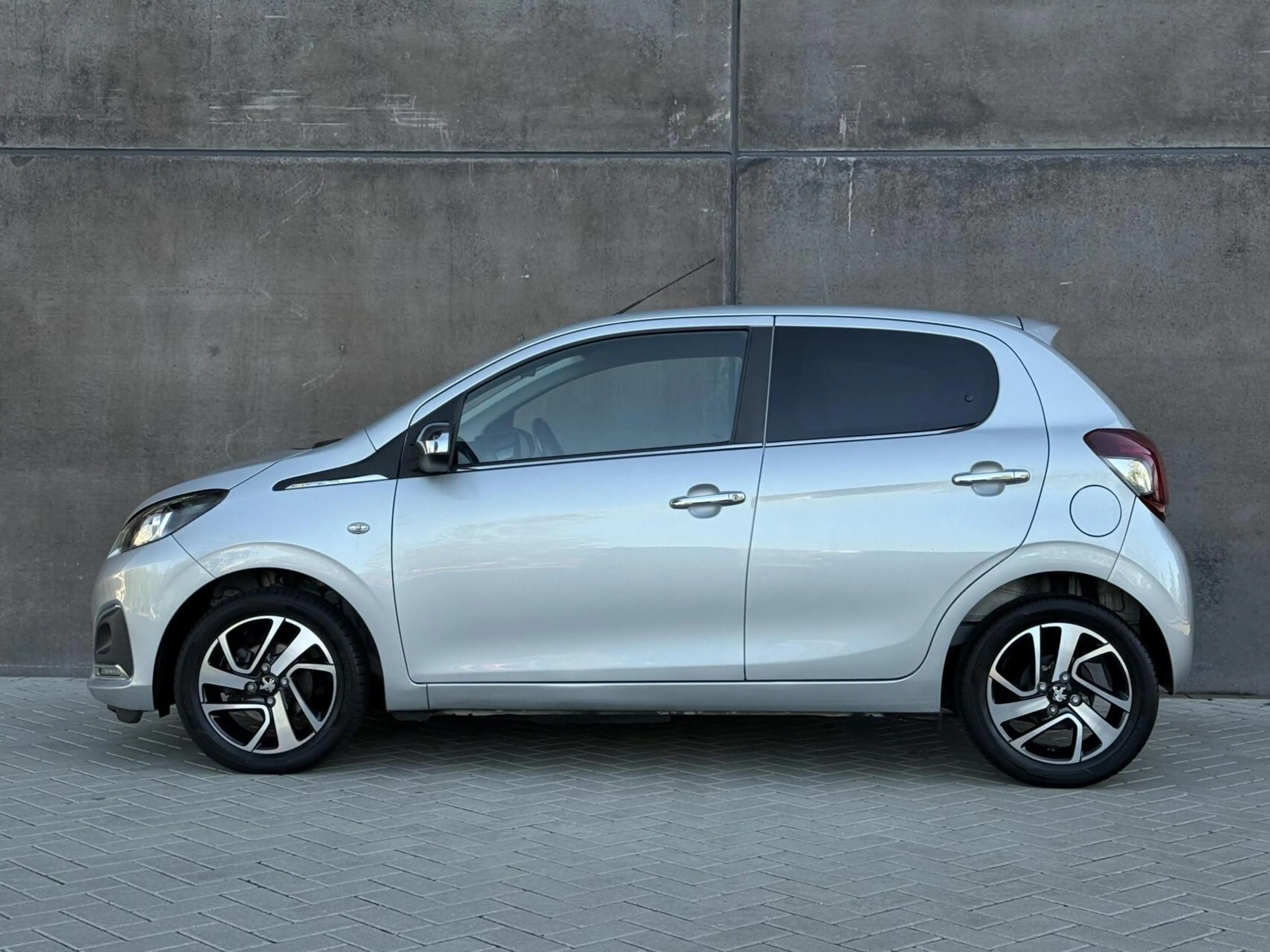 Peugeot 108 1.0 e-VTi Allure | CarPlay | Camera | Climate cont — photo 13