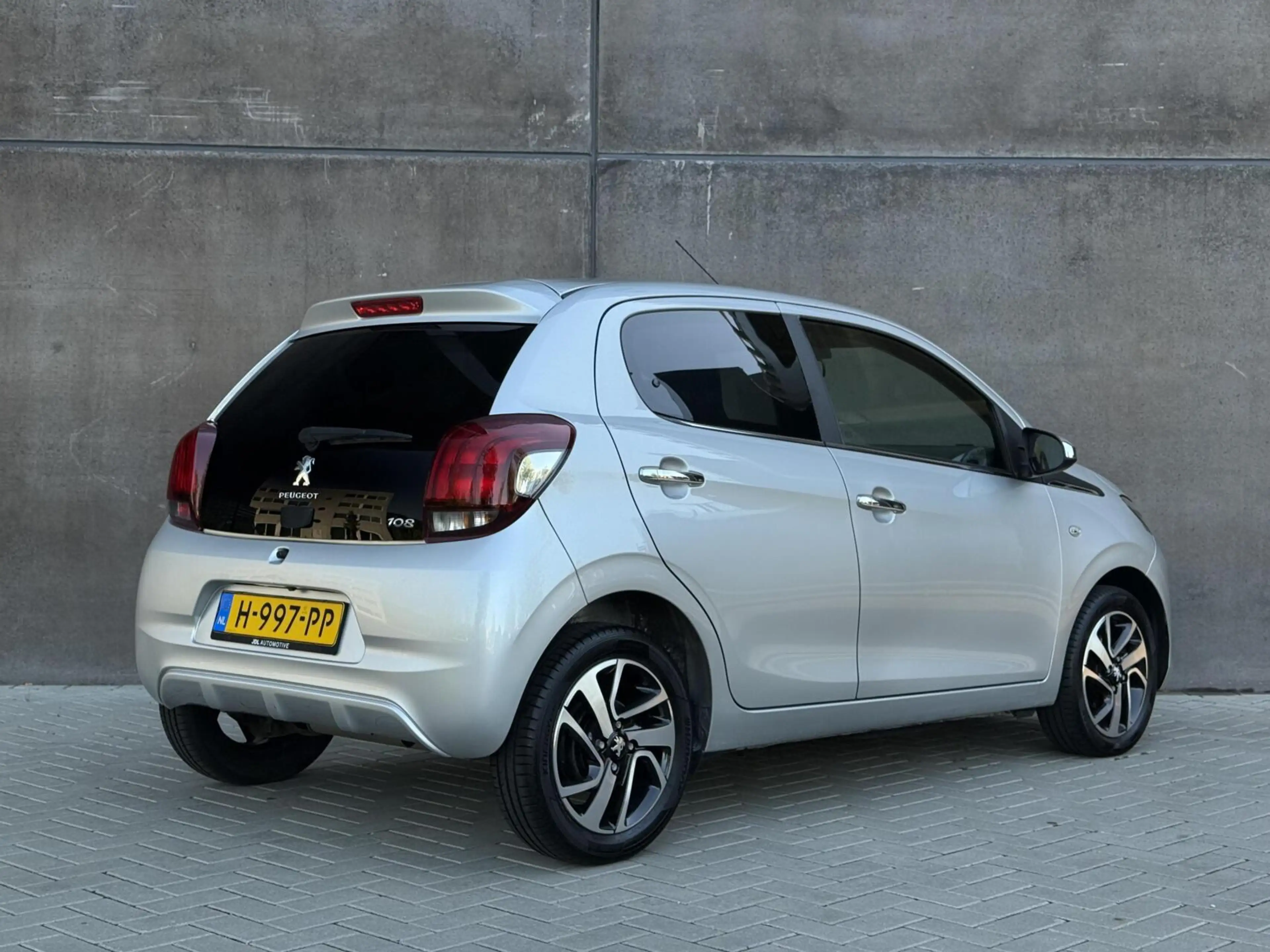 Peugeot 108 1.0 e-VTi Allure | CarPlay | Camera | Climate cont — photo 3