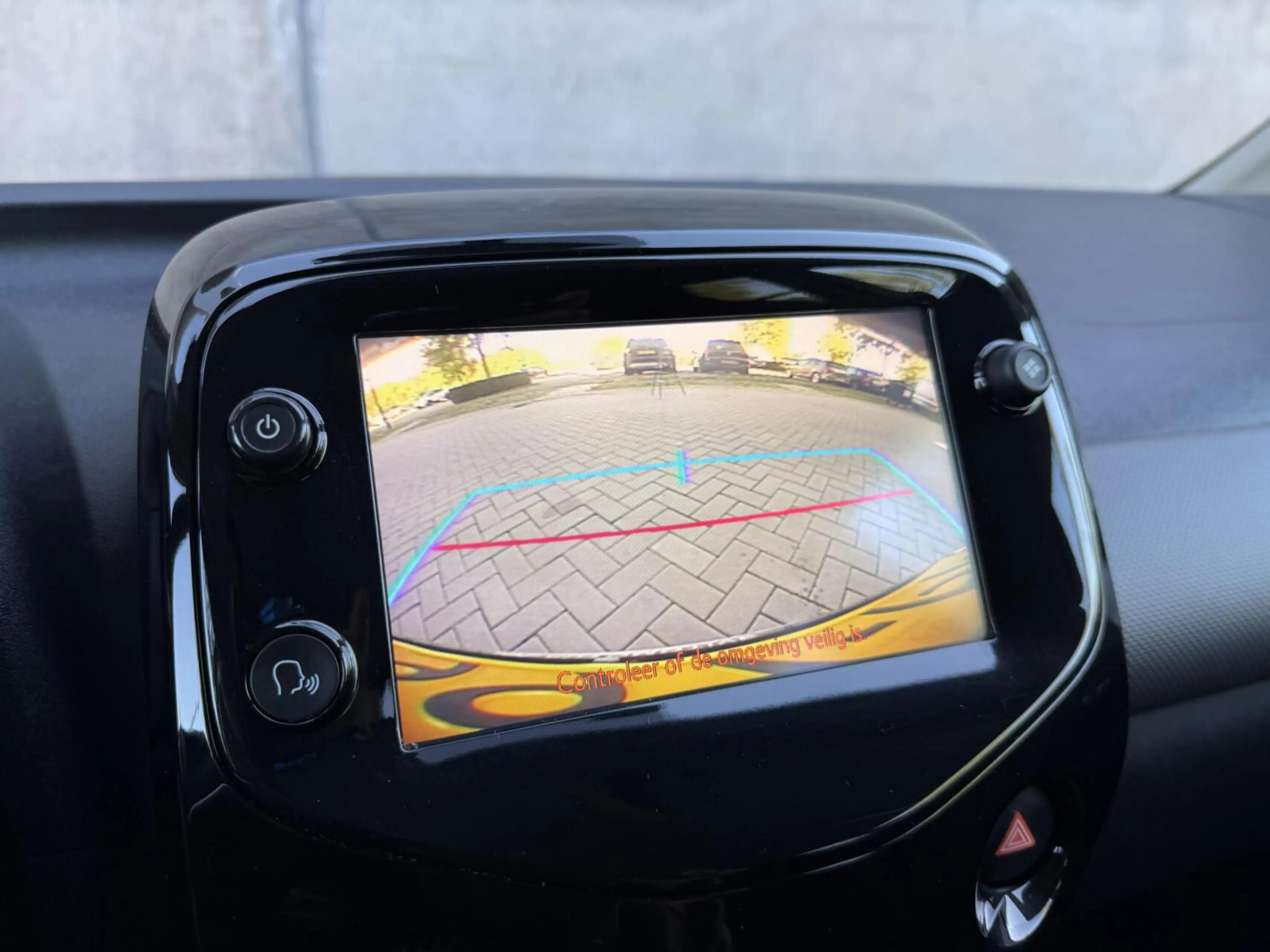 Peugeot 108 1.0 e-VTi Allure | CarPlay | Camera | Climate cont — photo 7