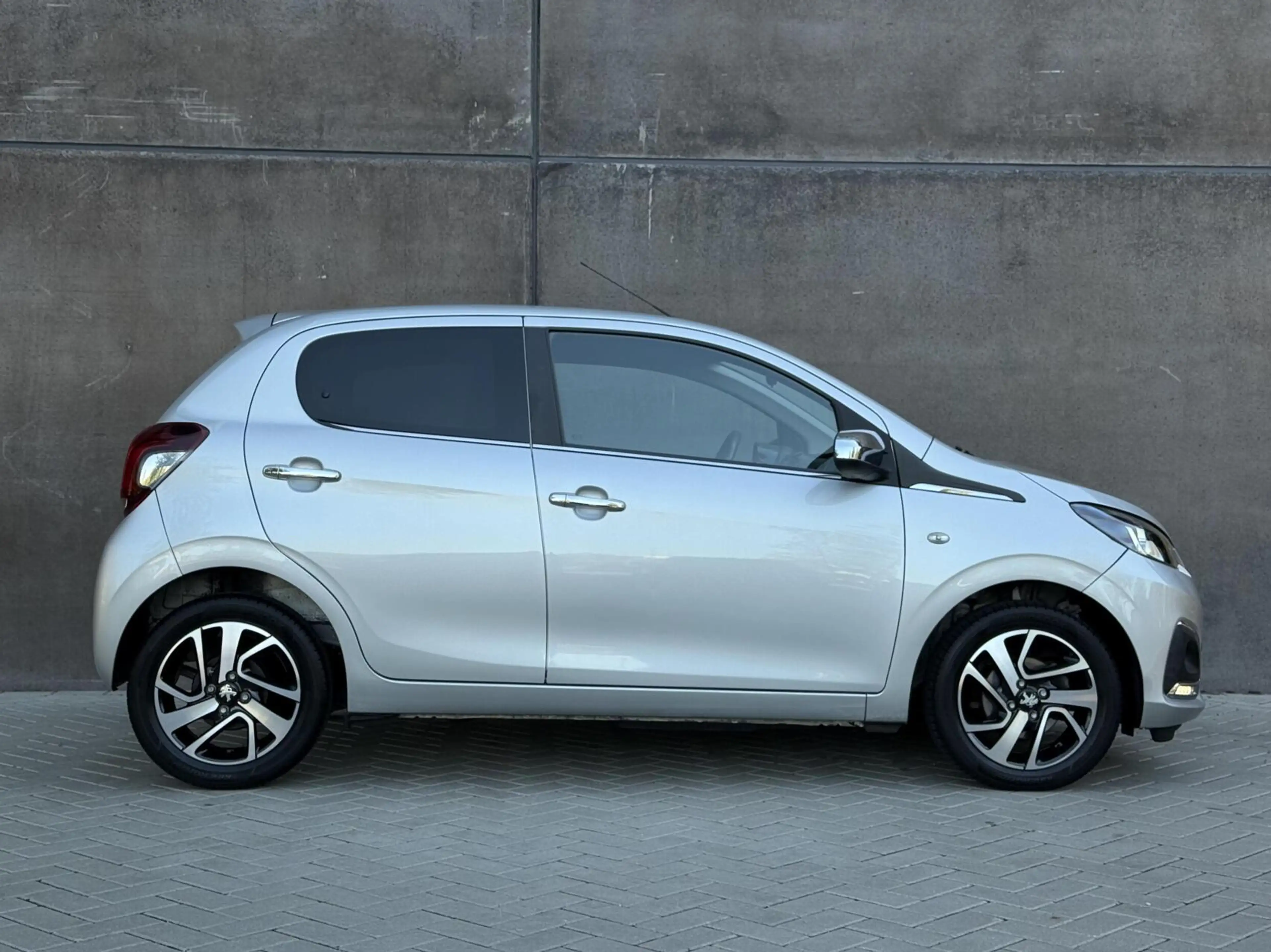 Peugeot 108 1.0 e-VTi Allure | CarPlay | Camera | Climate cont — photo 15
