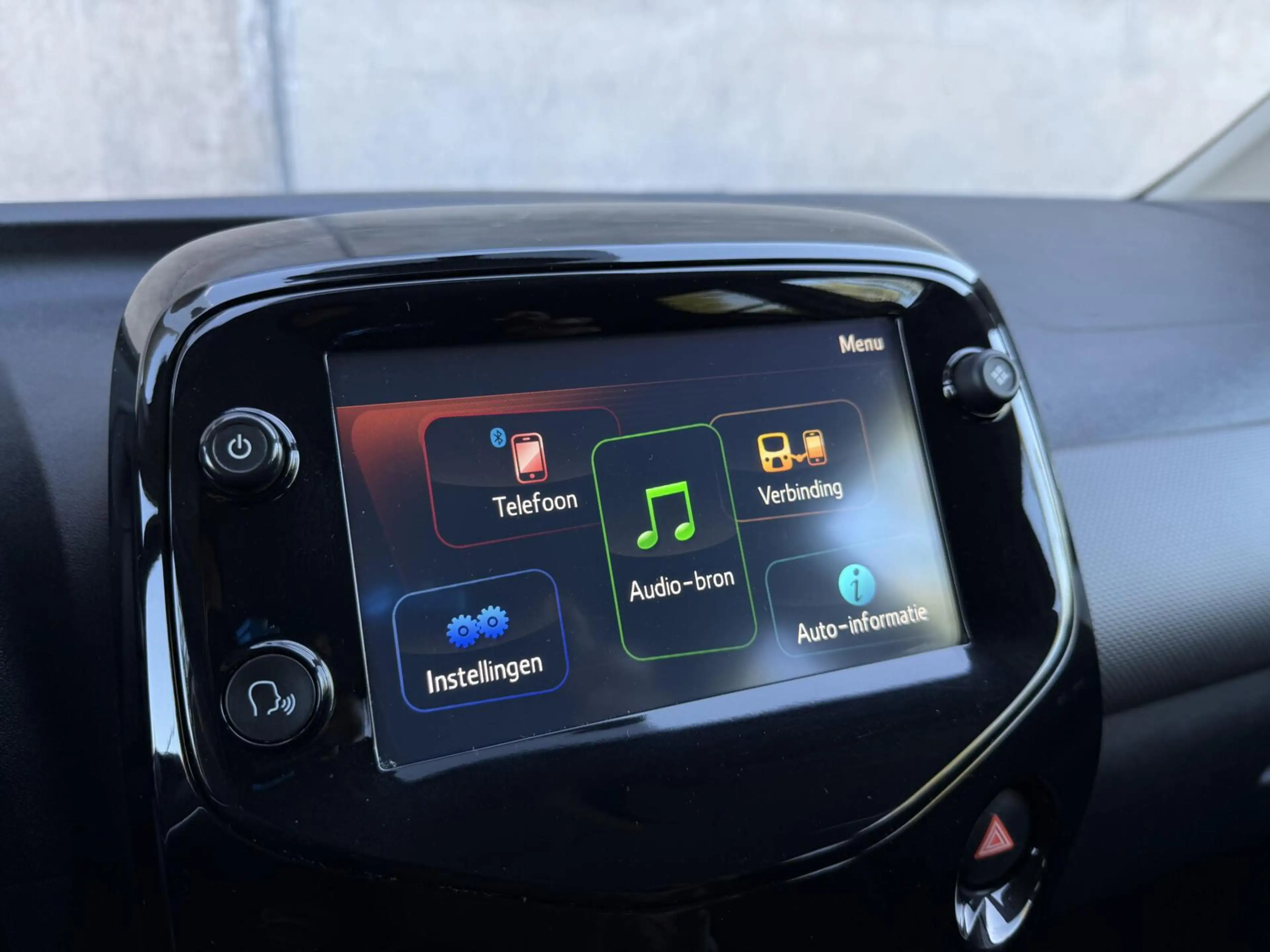 Peugeot 108 1.0 e-VTi Allure | CarPlay | Camera | Climate cont — photo 10