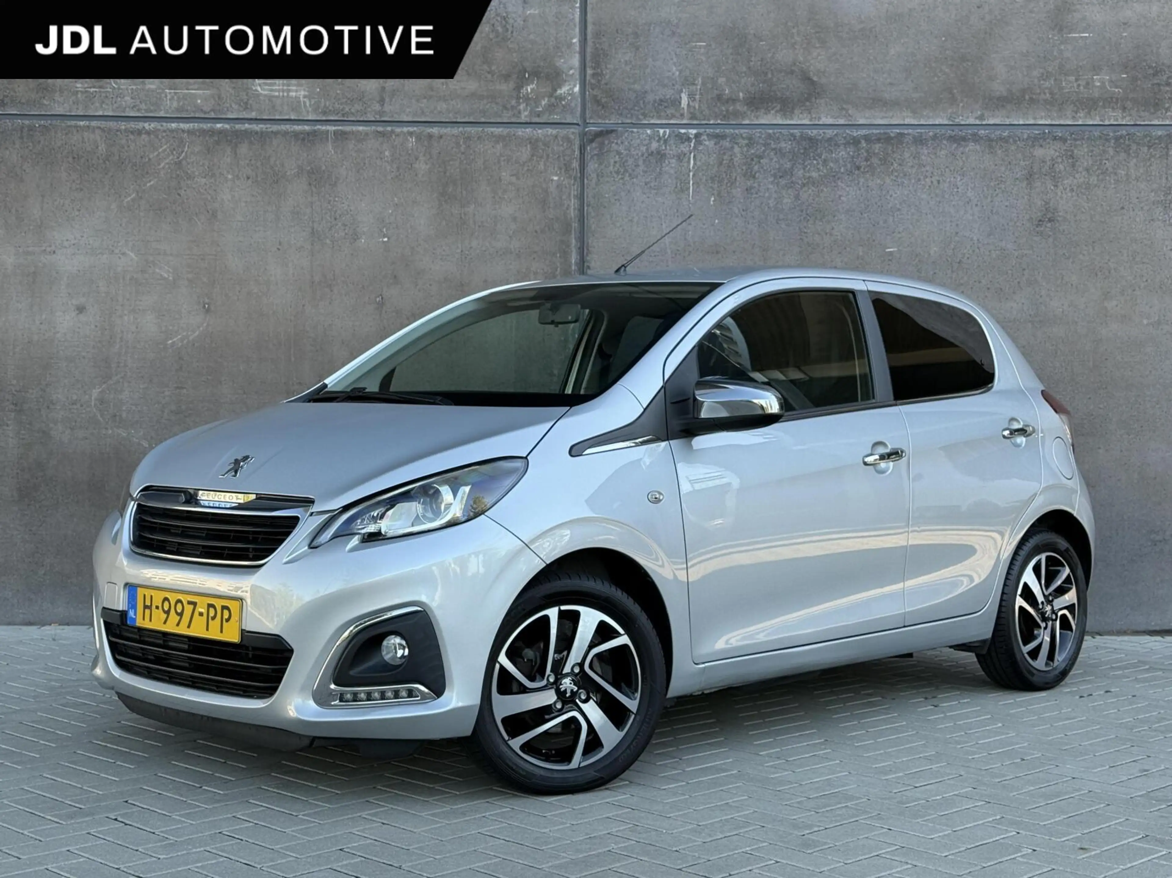 Peugeot 108 1.0 e-VTi Allure | CarPlay | Camera | Climate cont