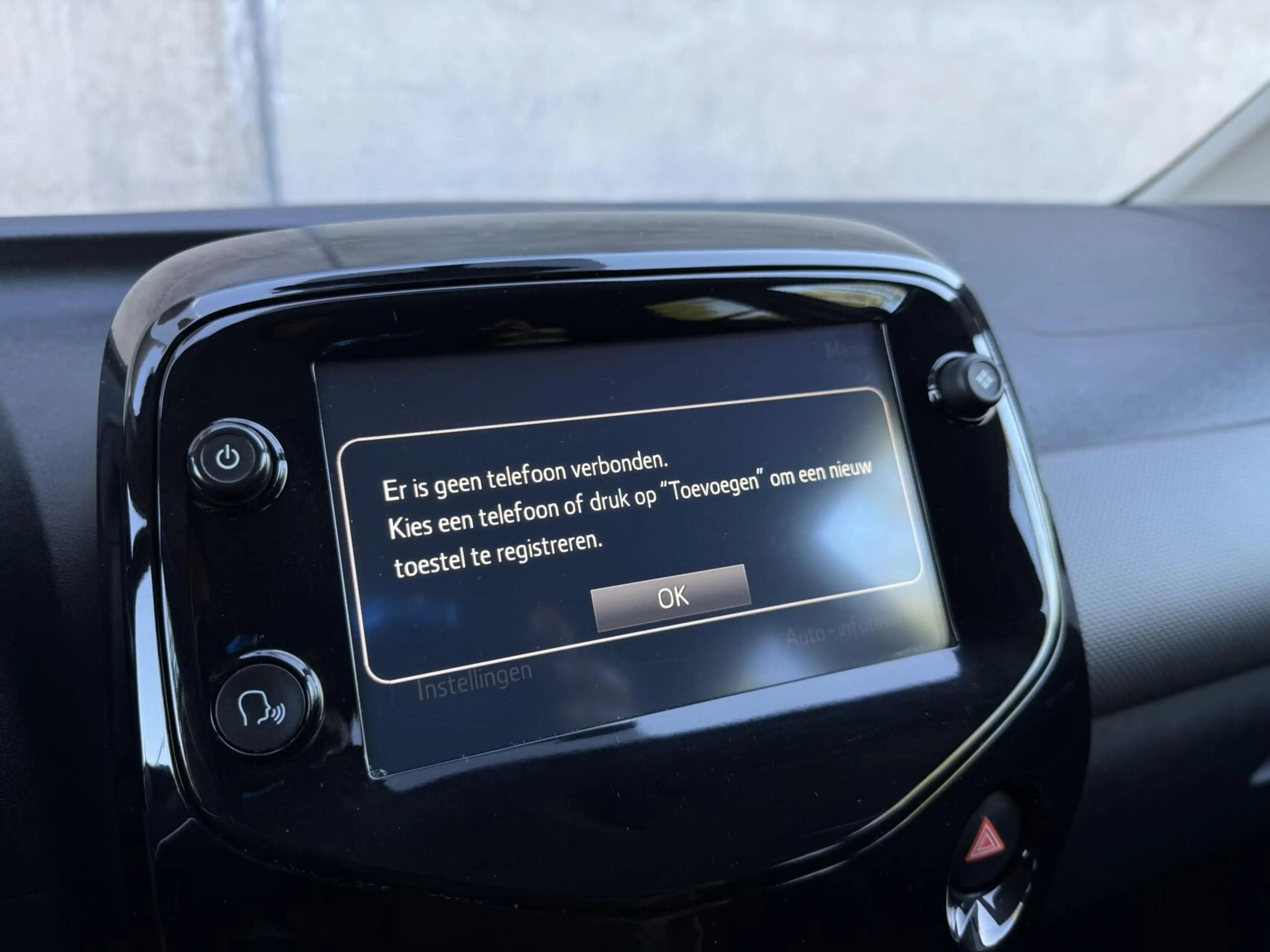Peugeot 108 1.0 e-VTi Allure | CarPlay | Camera | Climate cont — photo 9