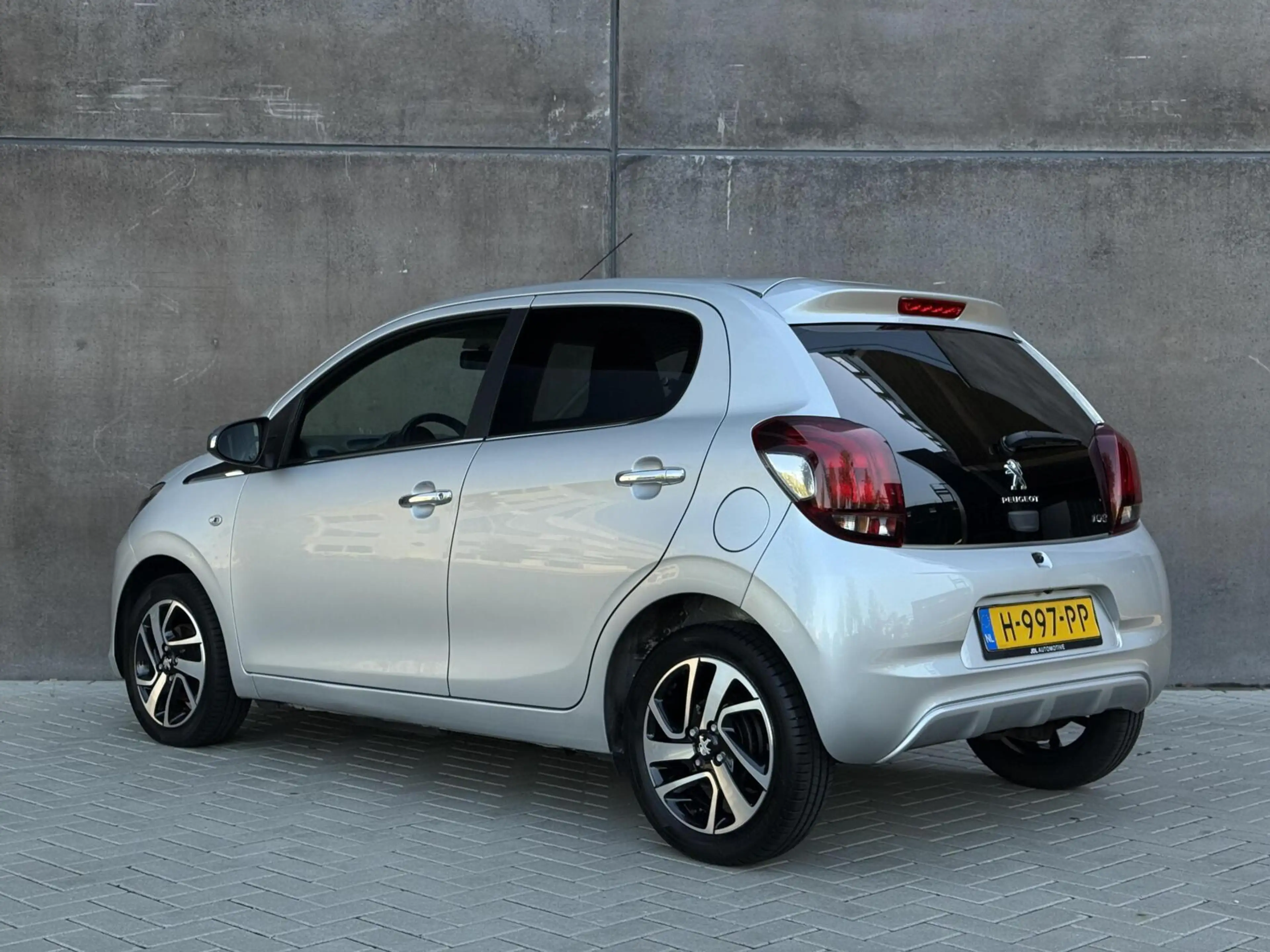 Peugeot 108 1.0 e-VTi Allure | CarPlay | Camera | Climate cont — photo 2