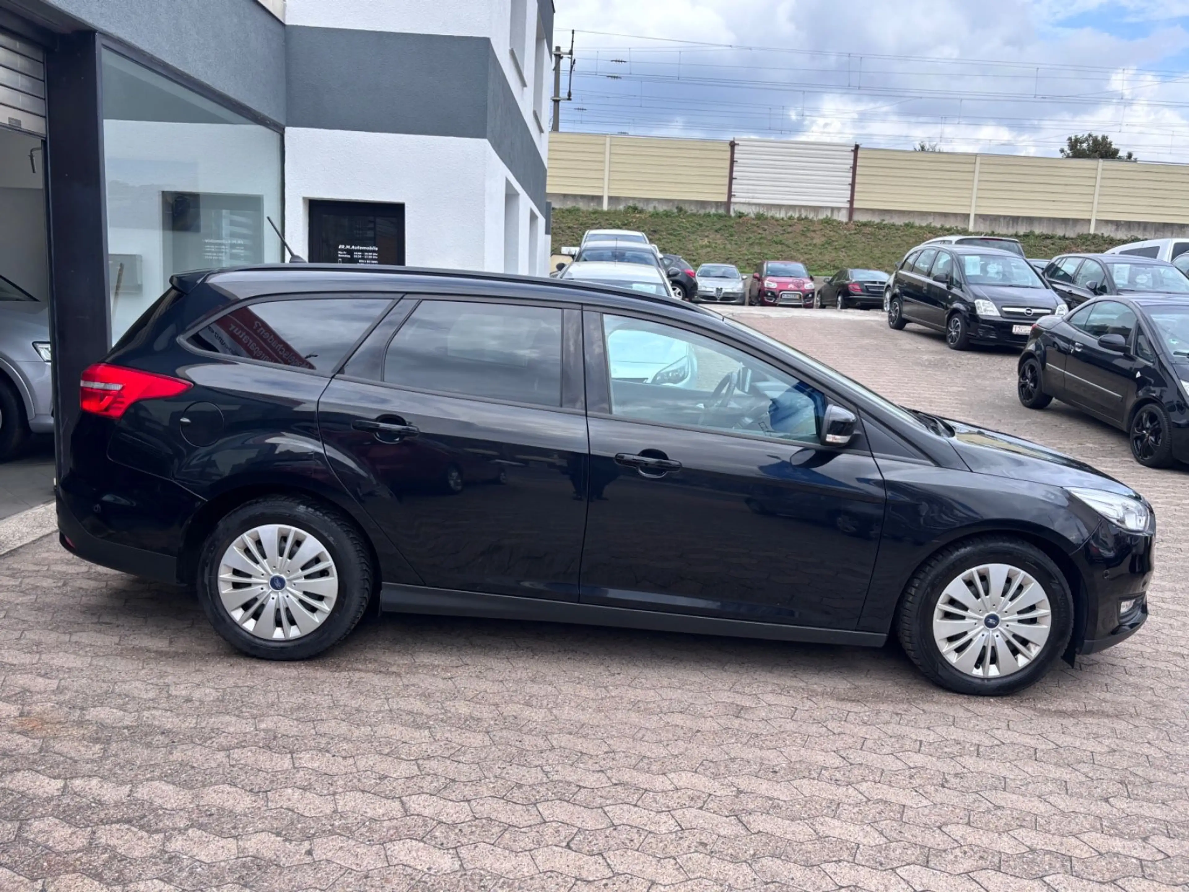 Ford Focus Turnier Business Euro6~Navi~2.Hand~PDC~SHZ — photo 4