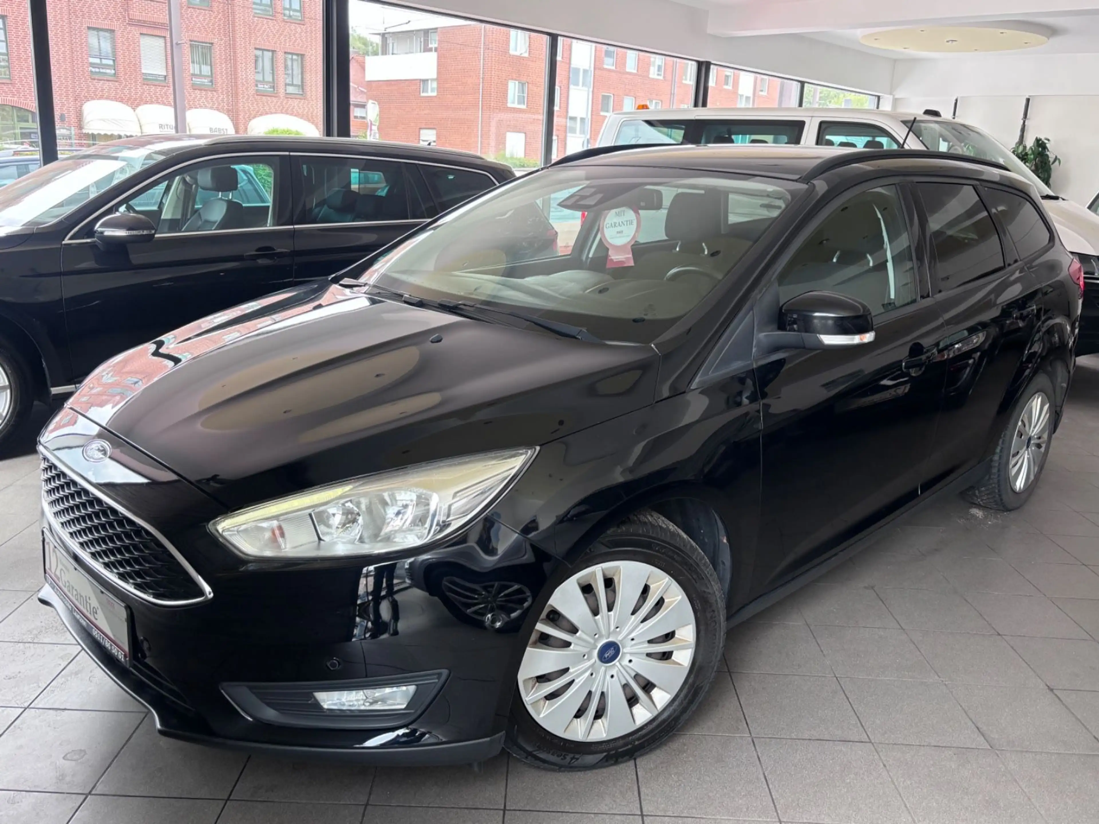 Ford Focus Turnier Business Euro6~Navi~2.Hand~PDC~SHZ
