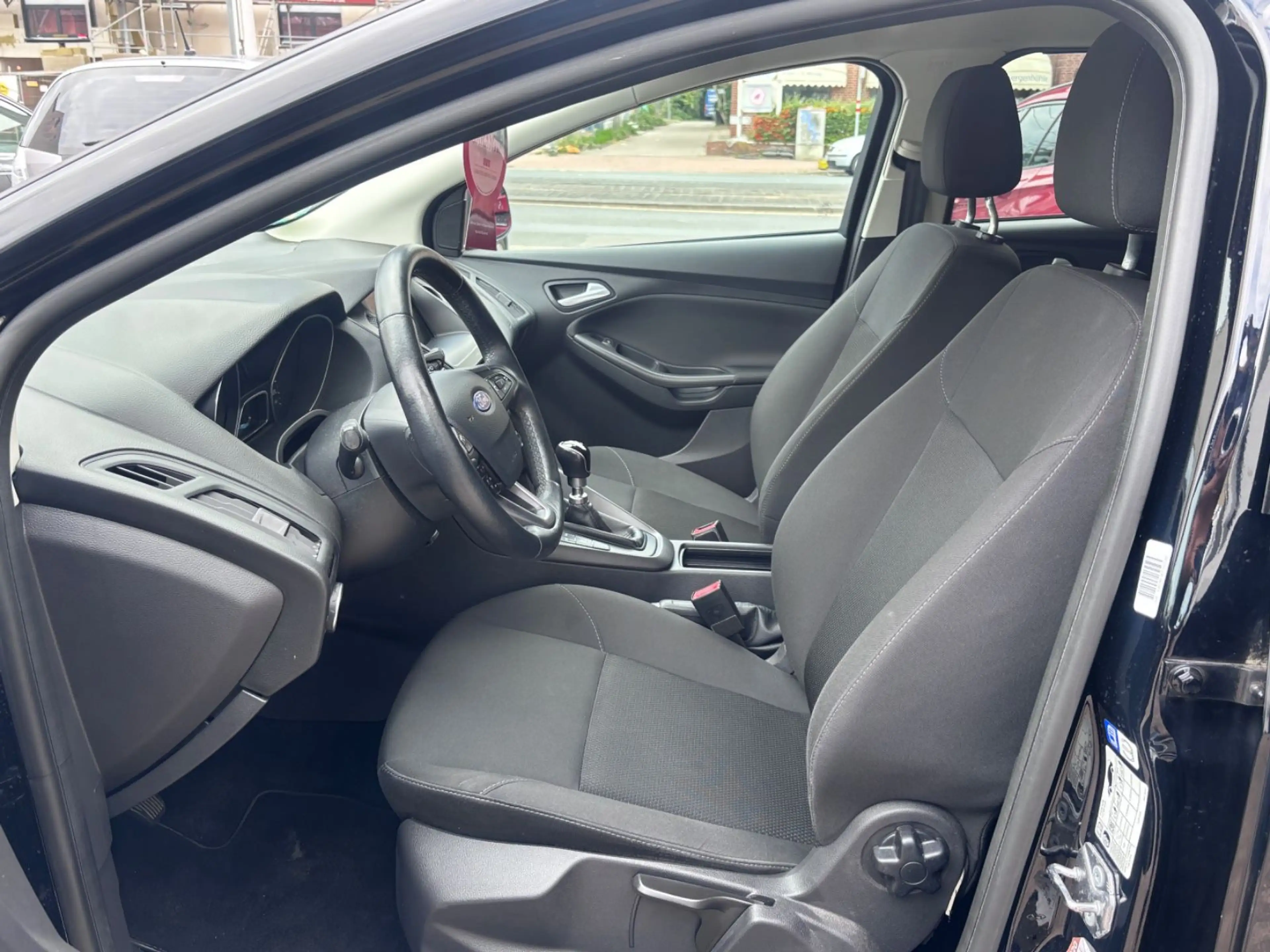 Ford Focus Turnier Business Euro6~Navi~2.Hand~PDC~SHZ — photo 10