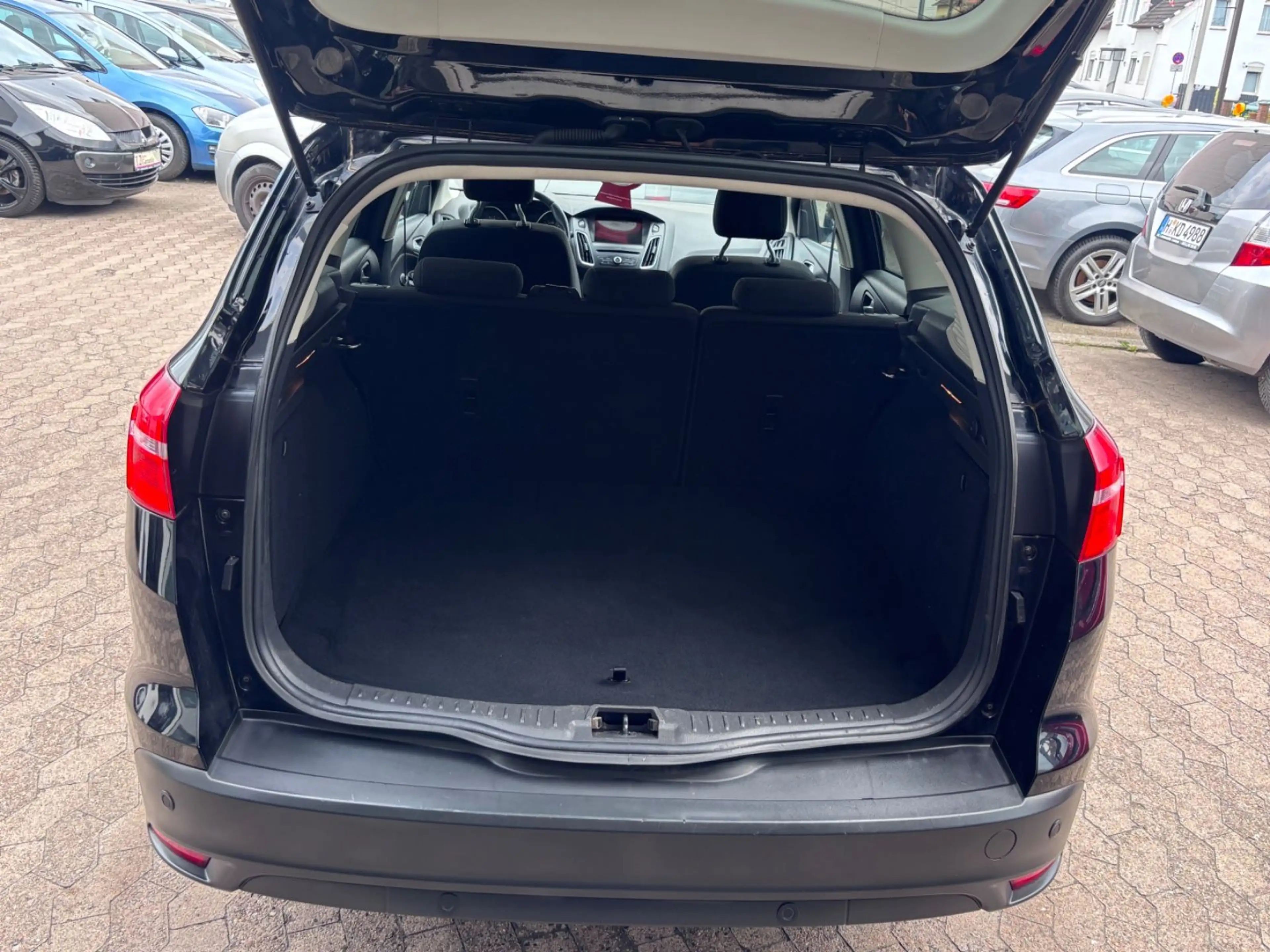 Ford Focus Turnier Business Euro6~Navi~2.Hand~PDC~SHZ — photo 7