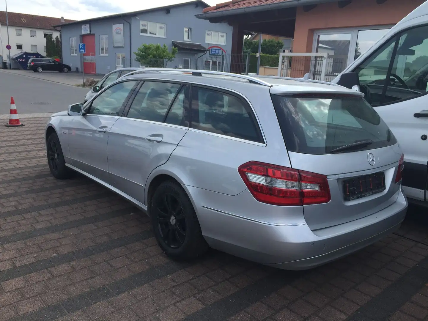 Mercedes-Benz E 220 CDI BlueEfficiency Automatik Motorschaden Серебристый - 1