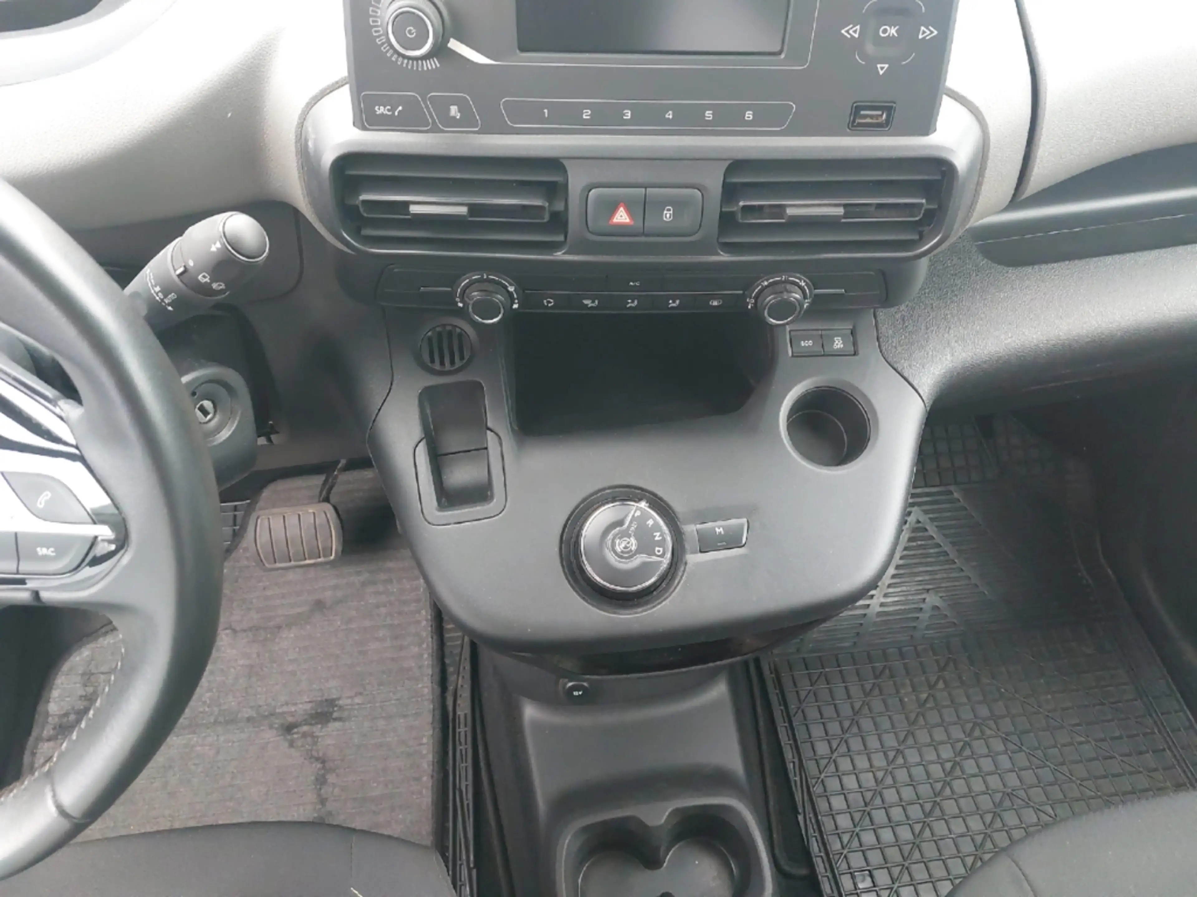 Peugeot Rifter RIFTER 1.2 PureTech 130 Active — photo 13