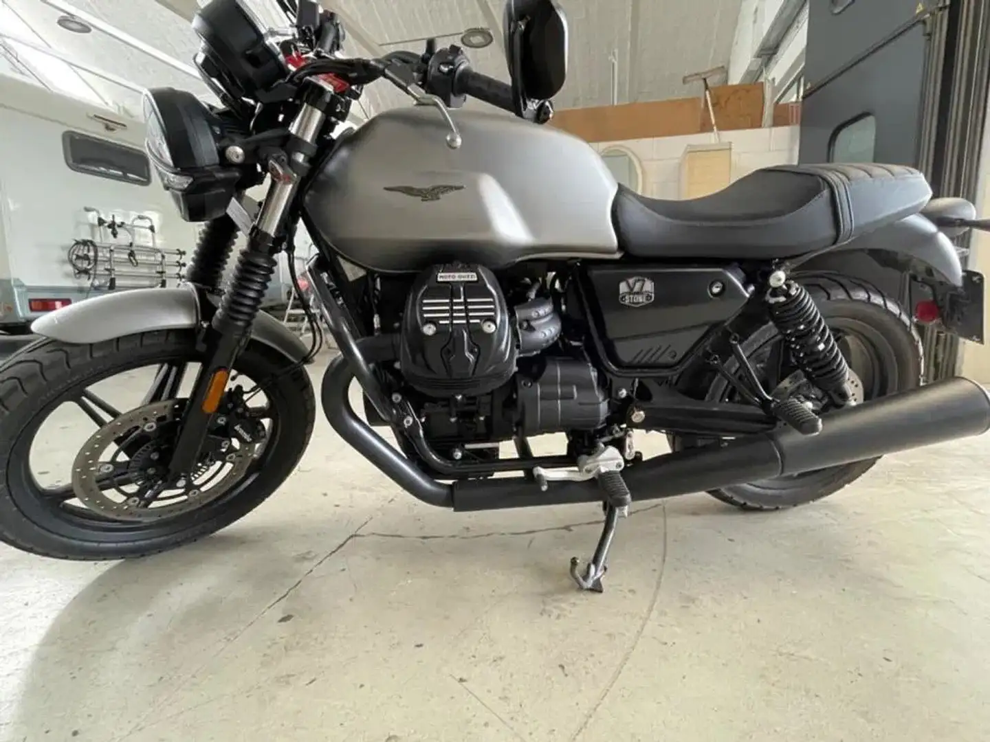 Moto Guzzi V 7 Stone Grigio - 1