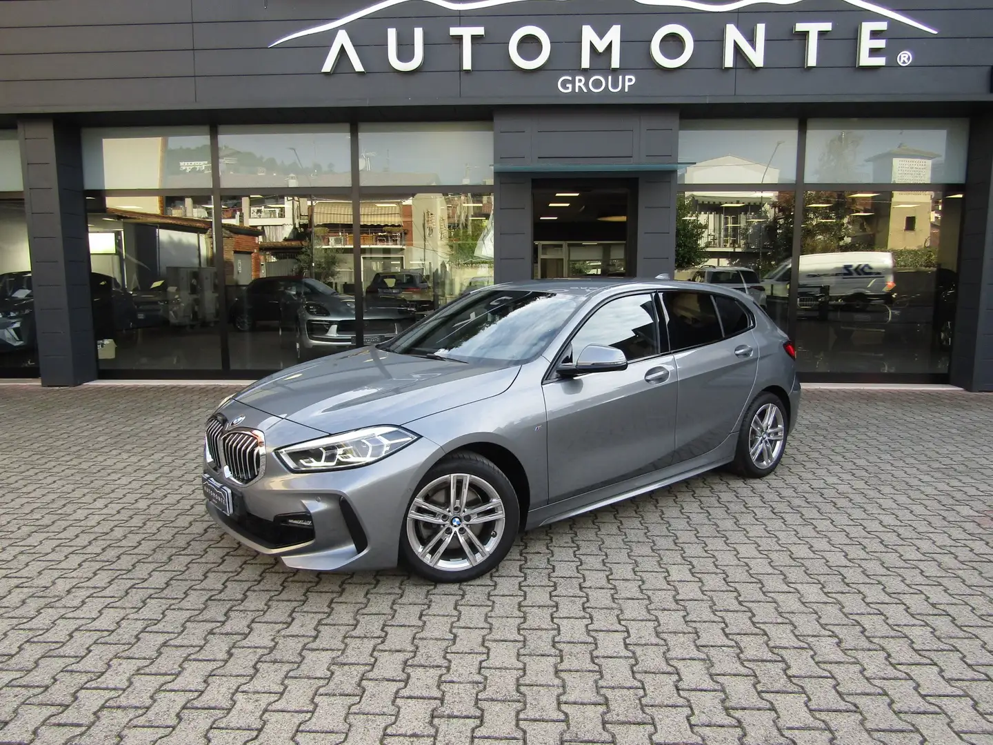 BMW 118 i MSPORT 136CV AUTO,CERCHI 17,LED,NEOPATENTATI Grau - 1