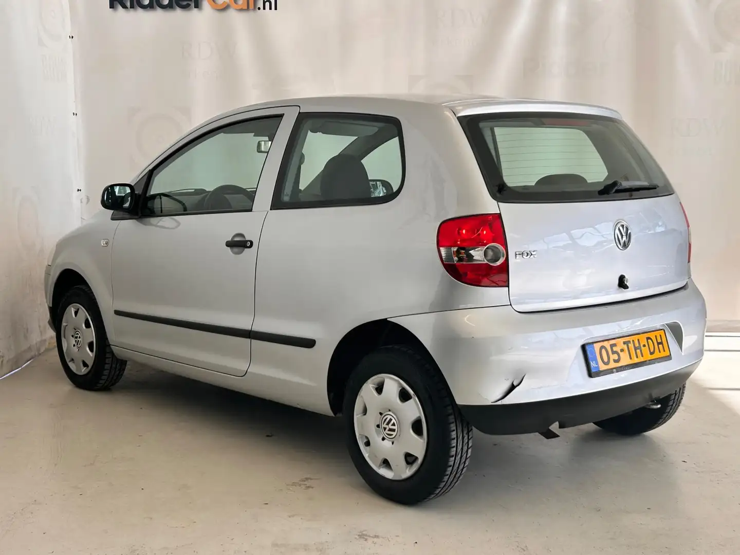 Volkswagen Fox 1.2 Trendline|3E EIG|NAP|RADIO|APK 09-2026| Gris - 2
