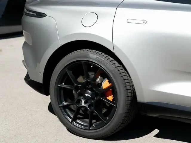 Aston Martin DBX DBX550 / Aluminite Silver / Sports Exhaust Upgrade Ansicht 5