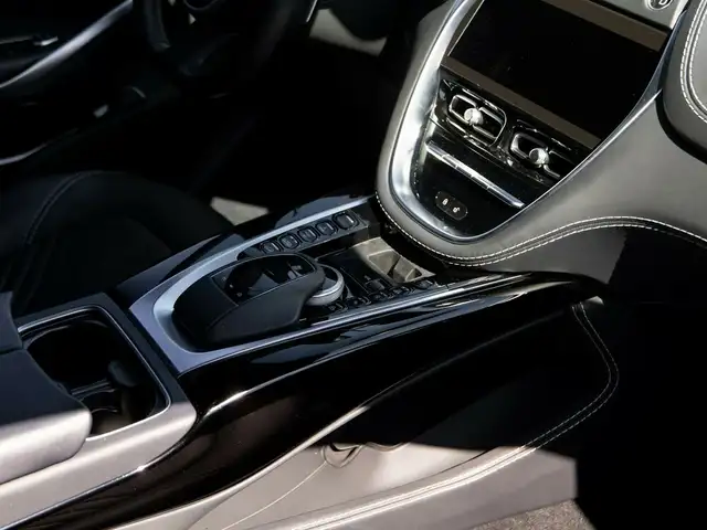 Aston Martin DBX DBX550 / Aluminite Silver / Sports Exhaust Upgrade Ansicht 19