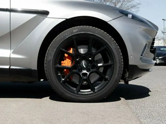 Aston Martin DBX DBX550 / Aluminite Silver / Sports Exhaust Upgrade Ansicht 4