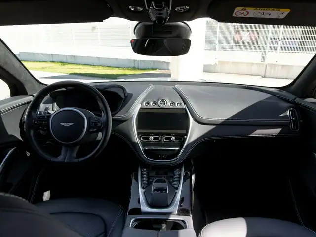 Aston Martin DBX DBX550 / Aluminite Silver / Sports Exhaust Upgrade Ansicht 16