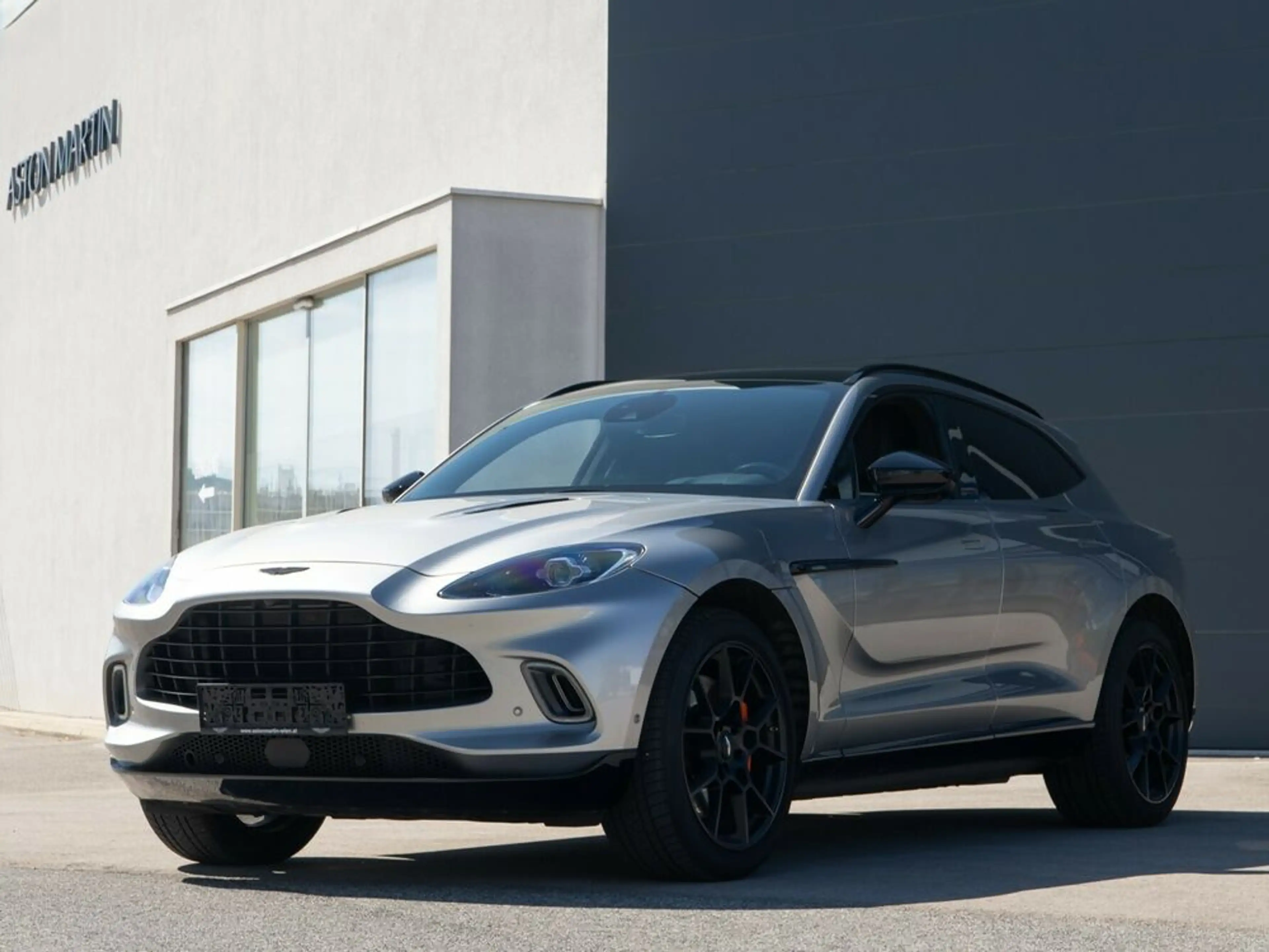 Aston Martin DBX DBX550 / Aluminite Silver / Sports Exhaust Upgrade