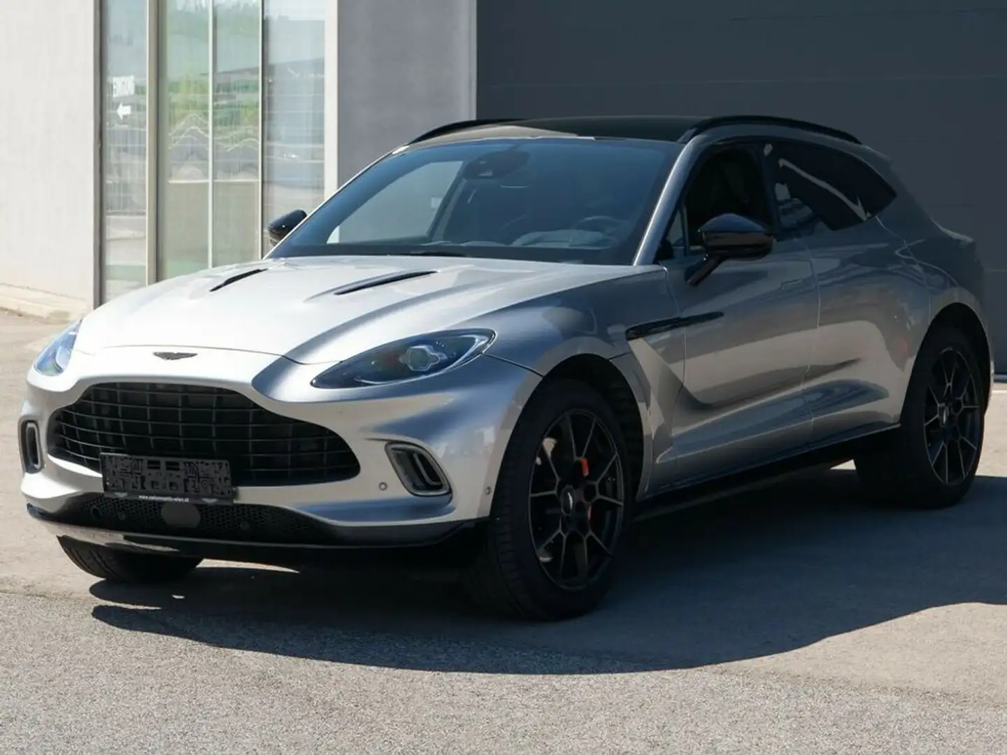 Aston Martin DBX DBX550 / Aluminite Silver / Sports Exhaust Silber - 2