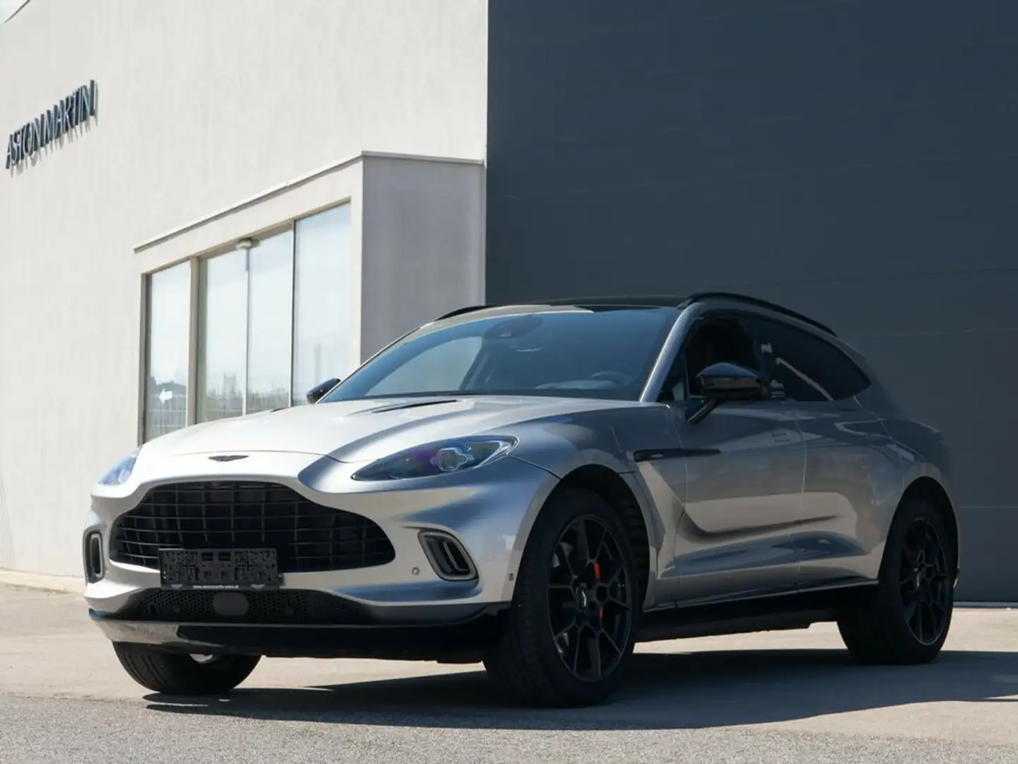 Aston Martin DBX DBX550 / Aluminite Silver / Sports Exhaust Upgrade Silber - 1