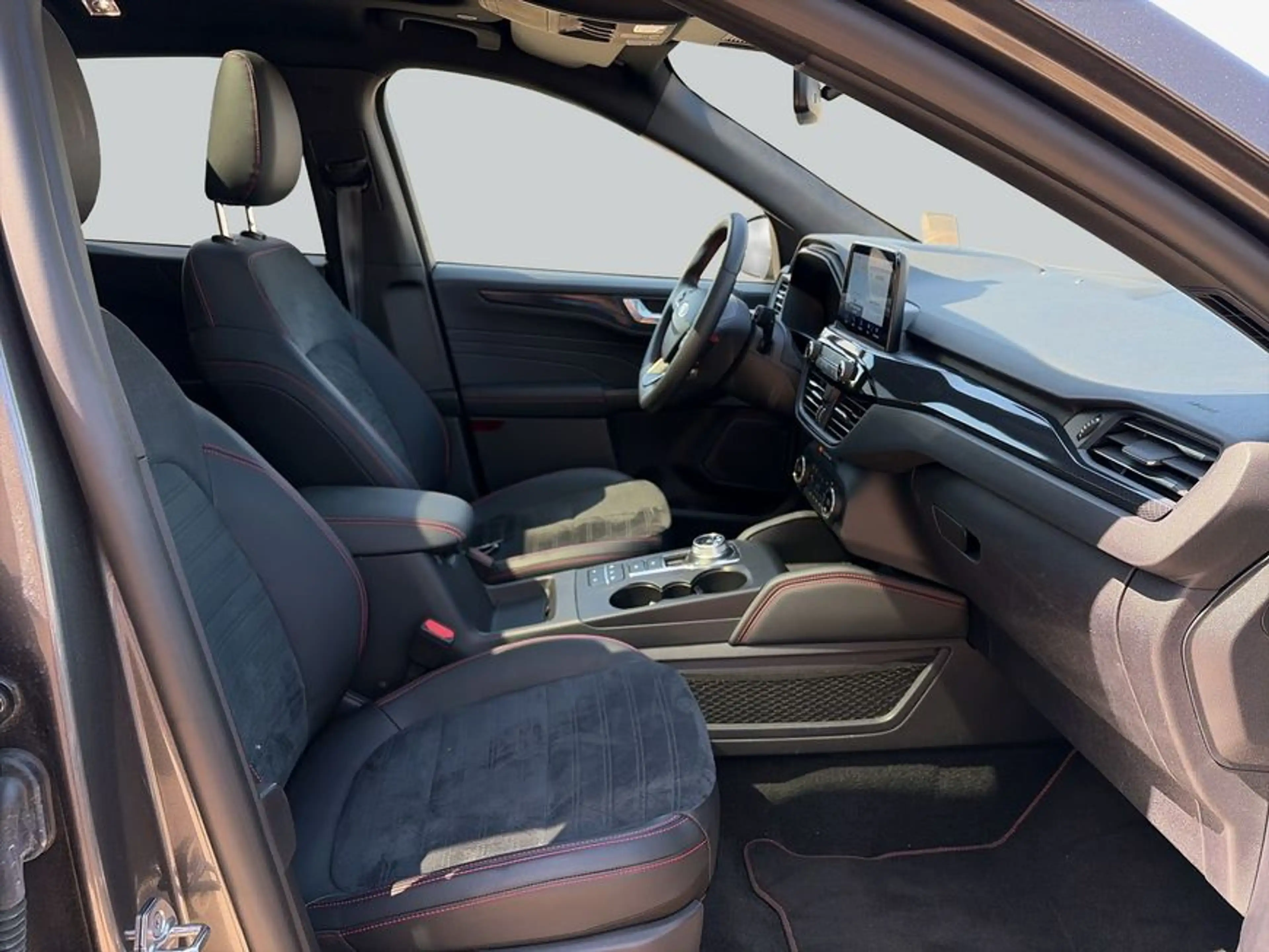 Ford Kuga 2.5 Duratec PHEV ST-LINE X — photo 13