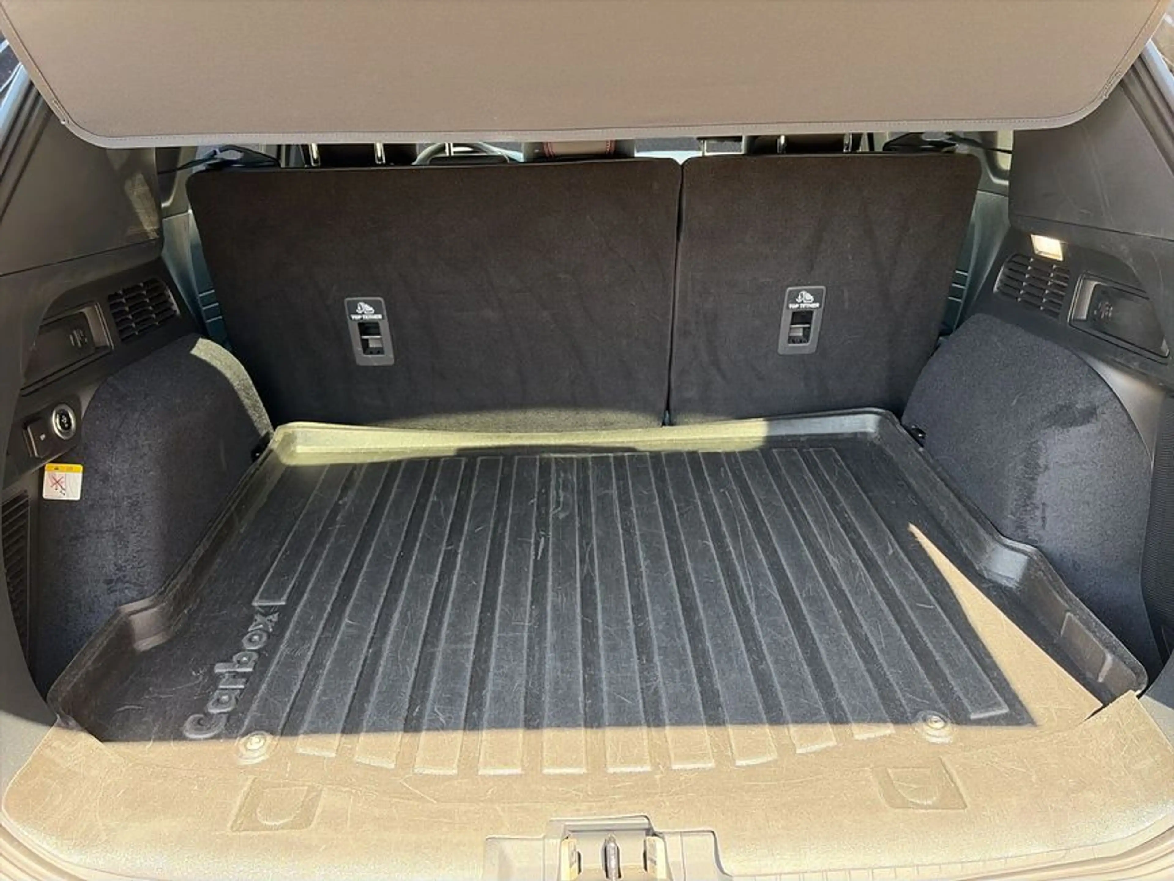 Ford Kuga 2.5 Duratec PHEV ST-LINE X — photo 9