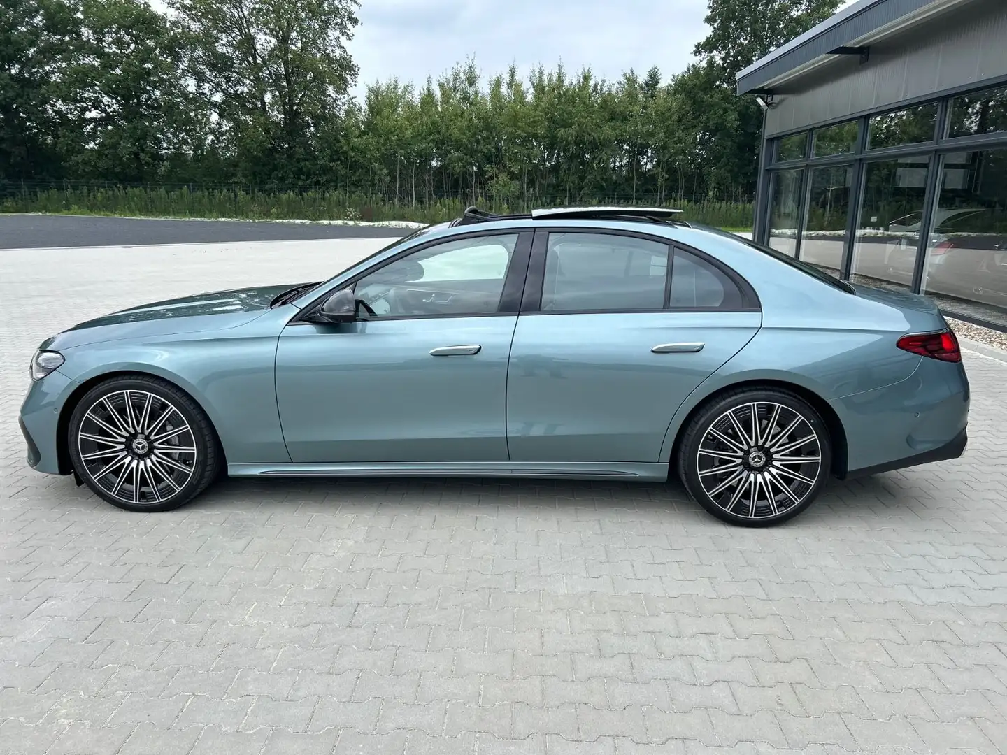 Mercedes-Benz E 450 E450d 4M AMG Night Premium -HUD-Pano-Softcl-21Zo Silber - 2