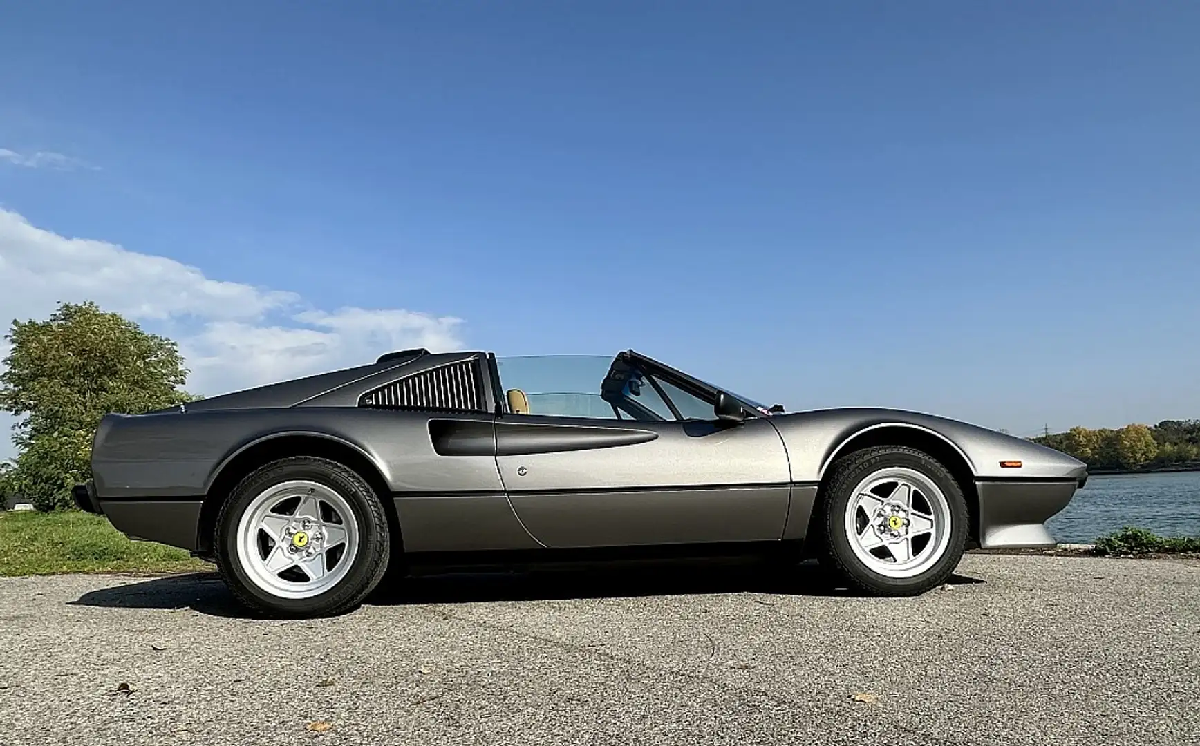 Ferrari 308 GTS QV Grau - 2