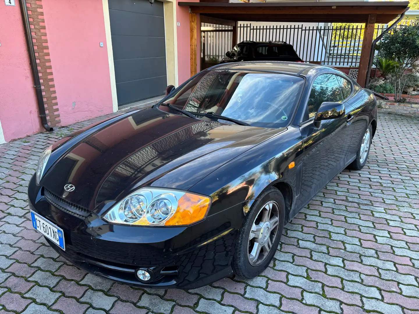 Hyundai Coupe Coupe II 2002 1.6 16v FX Plus crna - 1