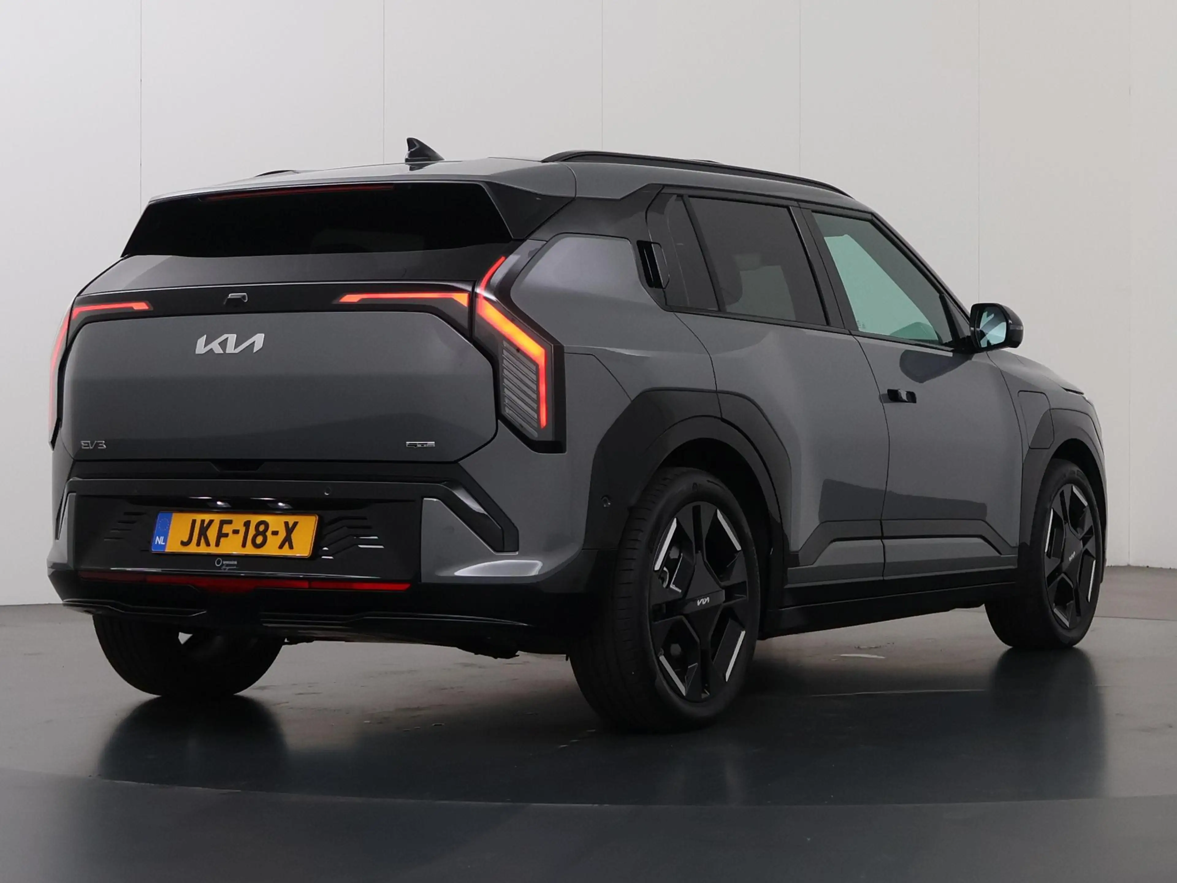 Kia EV3 GT-PlusLine 81.4 kWh | Panoramadak | Winterpakket — photo 2