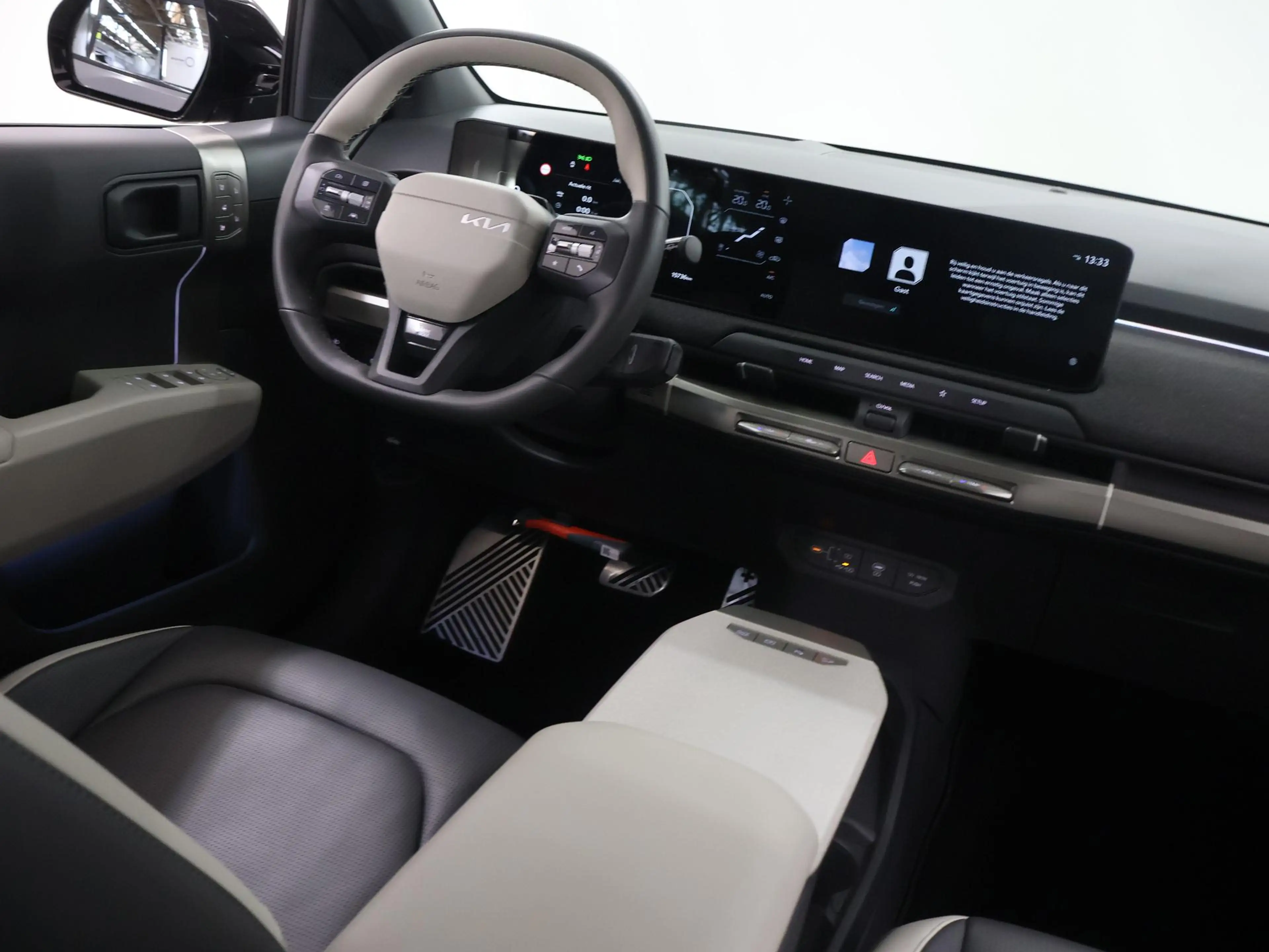 Kia EV3 GT-PlusLine 81.4 kWh | Panoramadak | Winterpakket — photo 9