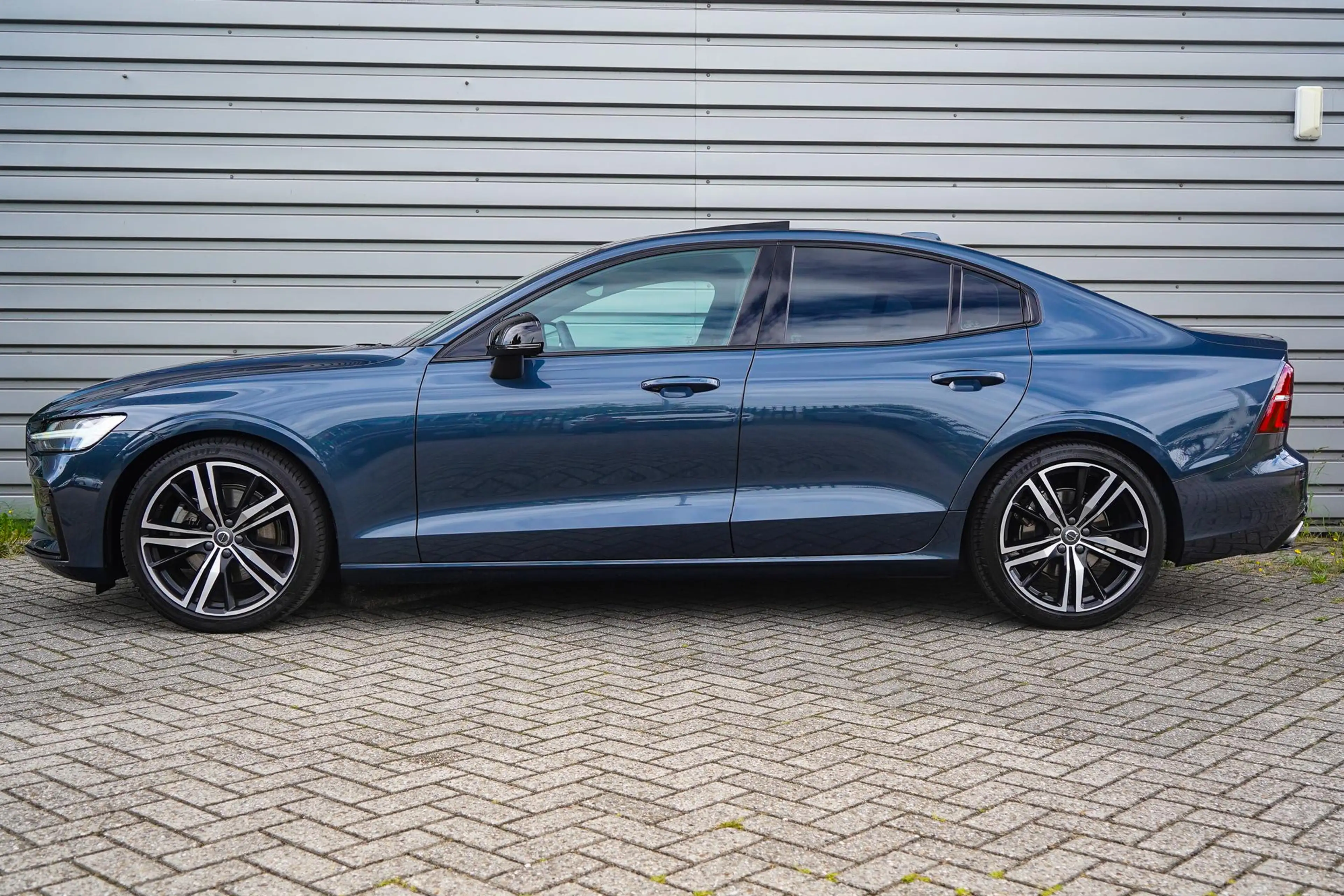 Volvo S60 2.0 B3 R-Design | Trekhaak | Panoramadak | Pilot a — photo 3