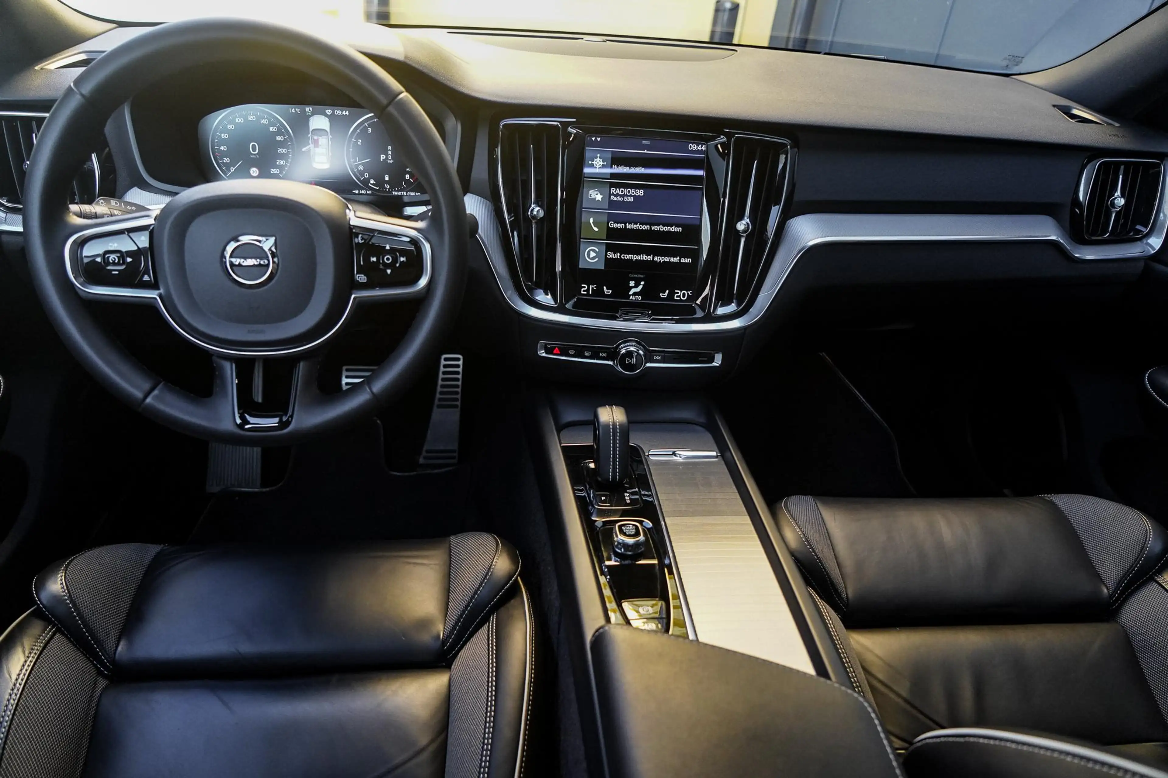 Volvo S60 2.0 B3 R-Design | Trekhaak | Panoramadak | Pilot a — photo 12