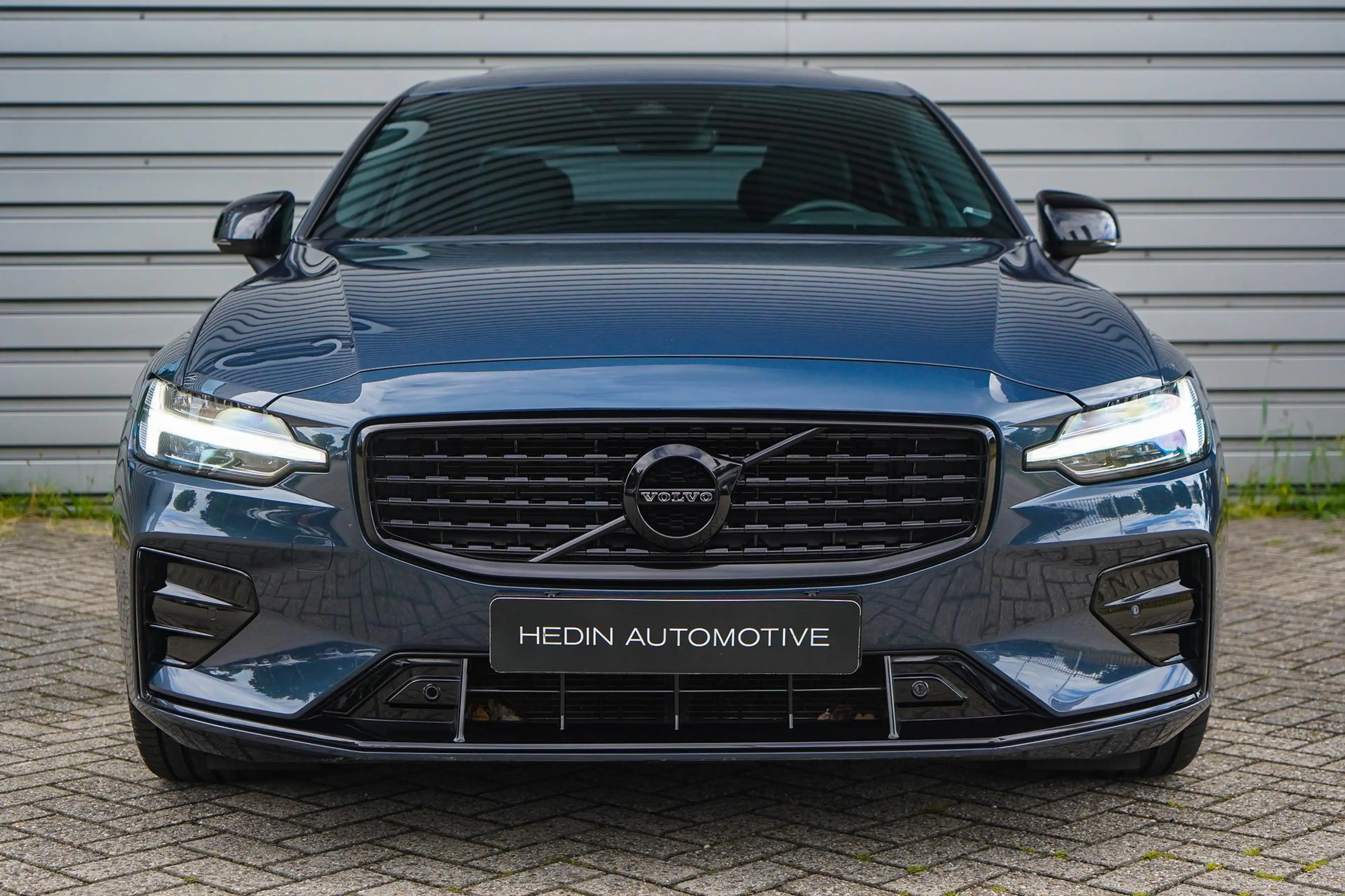 Volvo S60 2.0 B3 R-Design | Trekhaak | Panoramadak | Pilot a — photo 2