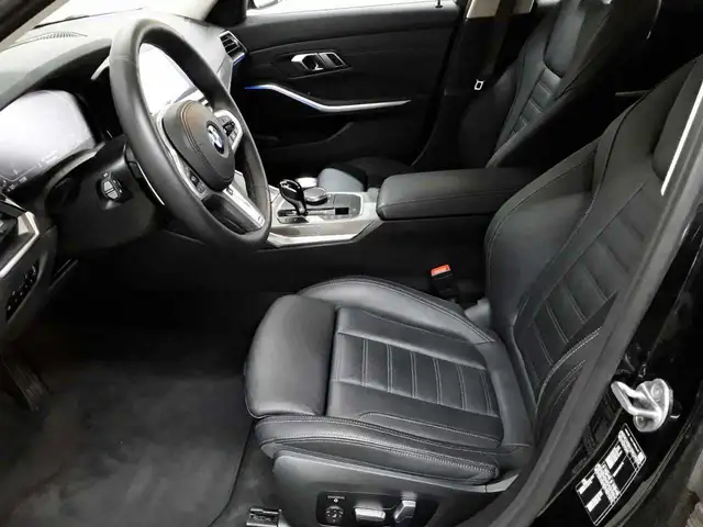 BMW 3 Series view 7