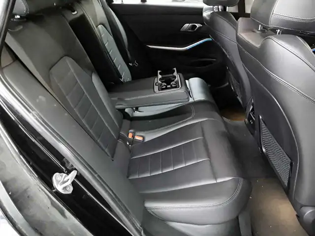 BMW 3 Series view 14