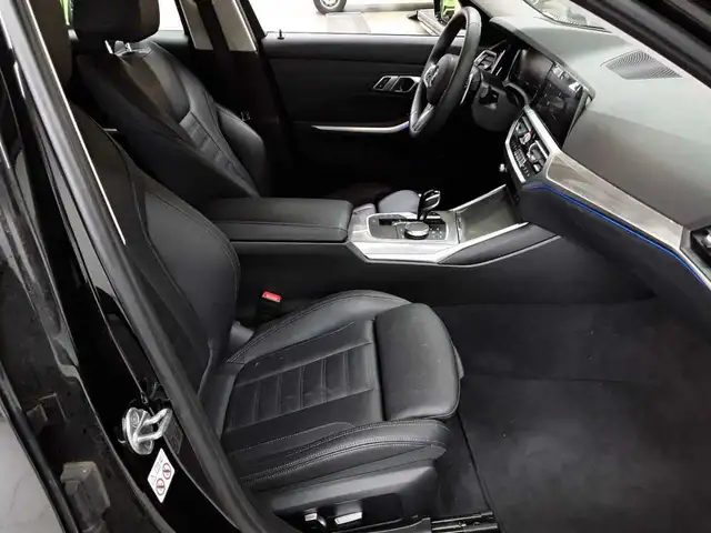 BMW 3 Series view 8