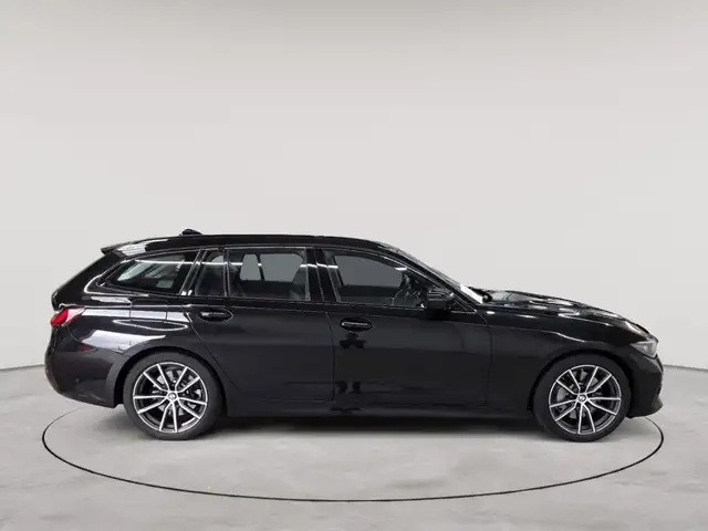 BMW 3 Series view 3