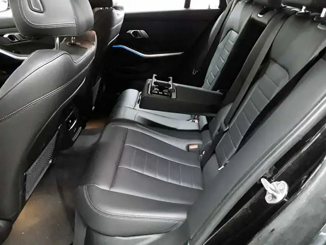 BMW 3 Series view 13