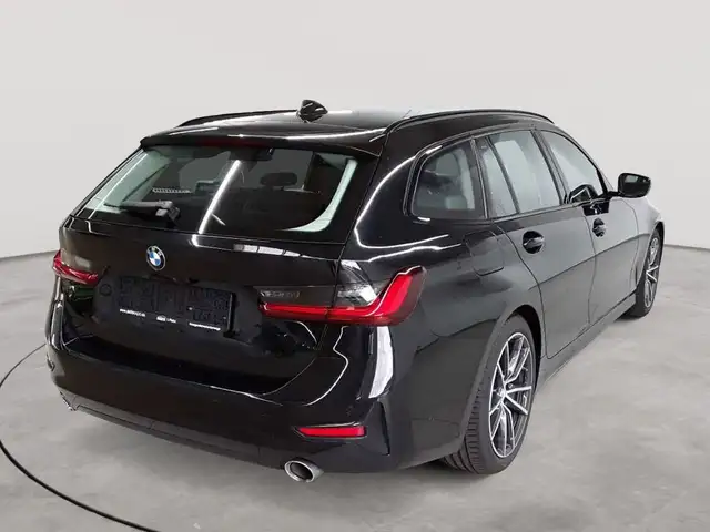 BMW 3 Series view 4