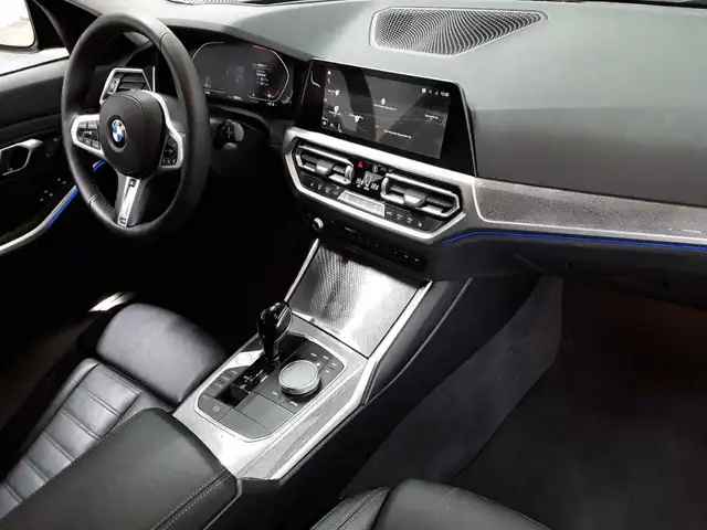 BMW 3 Series view 9