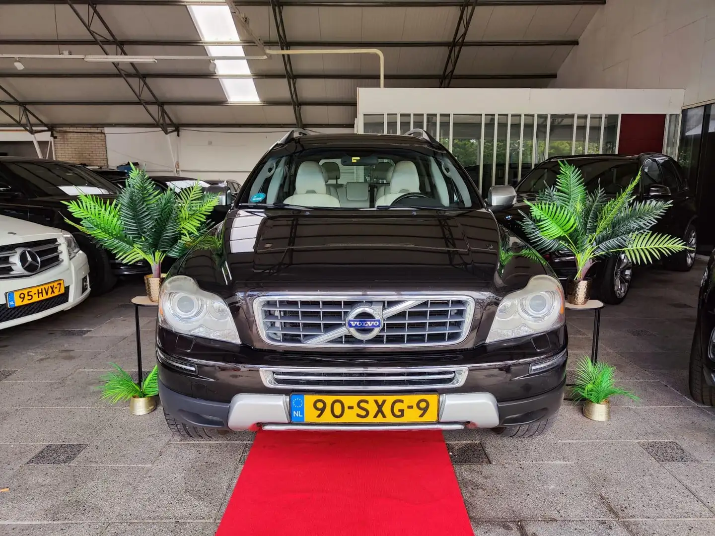 Volvo XC90 2.4 D5 AUT Limited Edition 7P 2012 FACELIFT! Zwart - 1