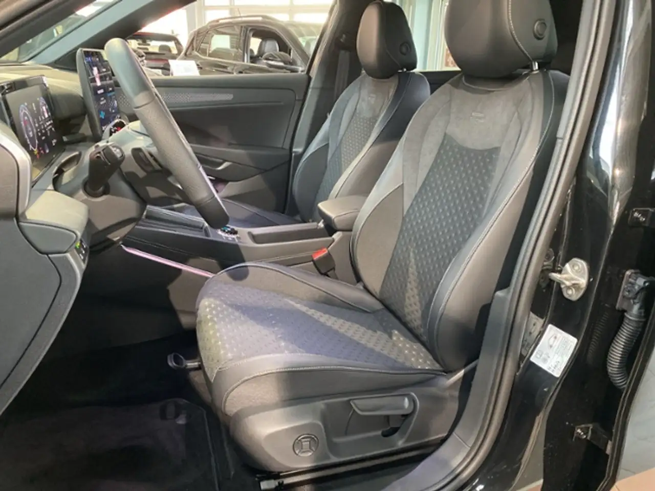 Volkswagen T-Roc R-Line 1.5 eTSI AHK EasyOpen AppConnect Kamera, миниатюра 9