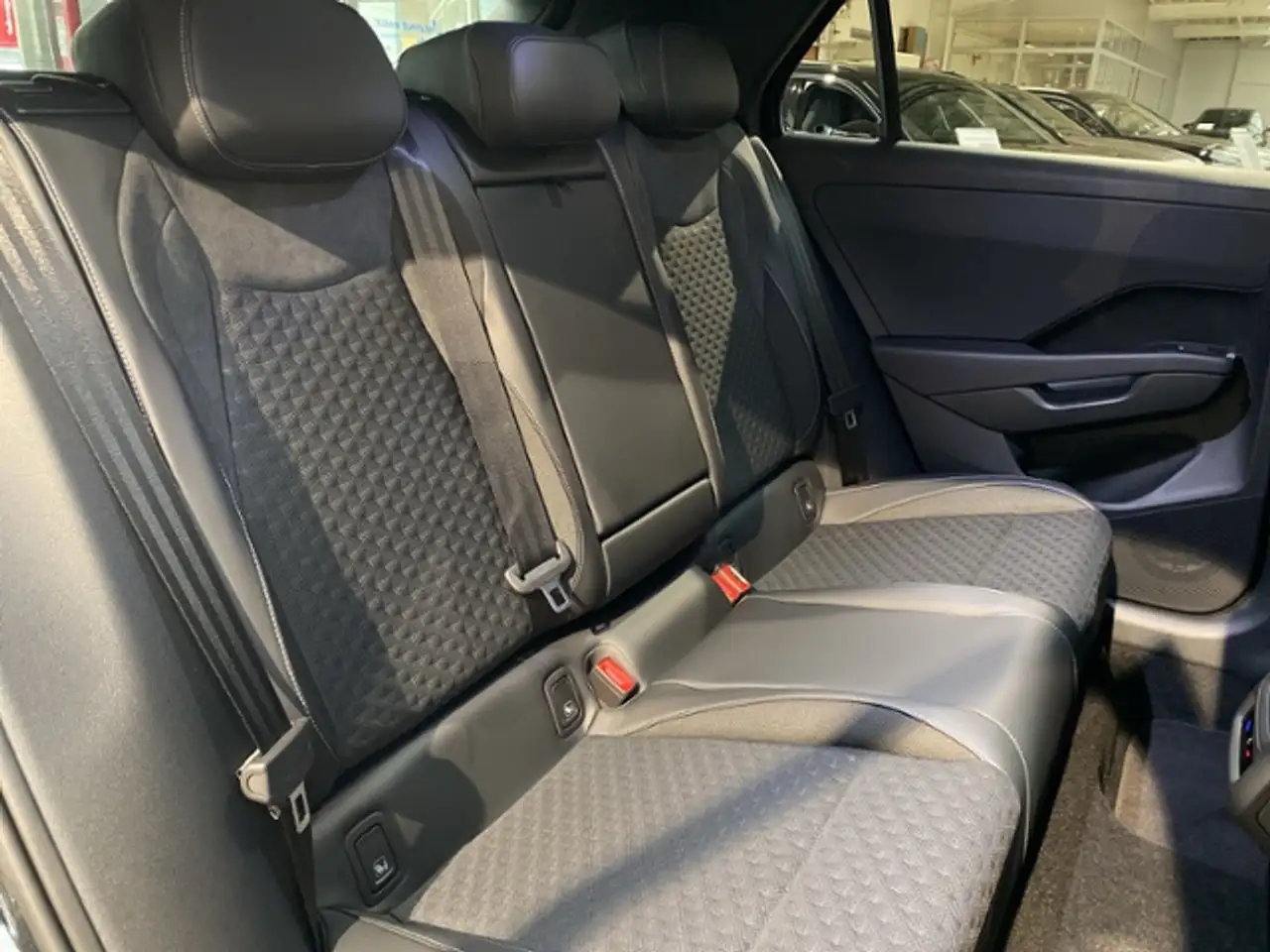Volkswagen T-Roc R-Line 1.5 eTSI AHK EasyOpen AppConnect Kamera, миниатюра 17